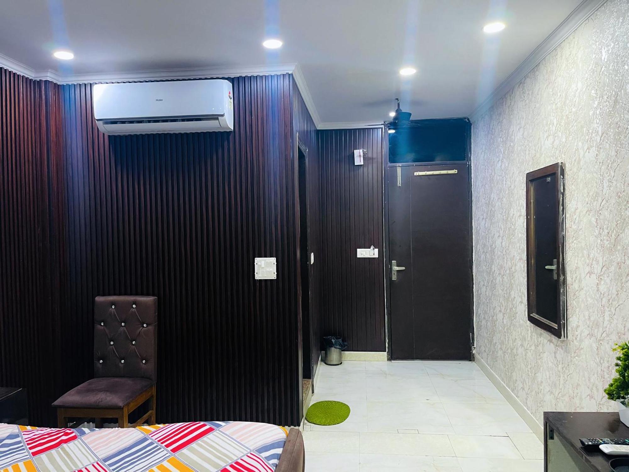 Jerry - Near Nizamudinn Railway Station Bed & Breakfast