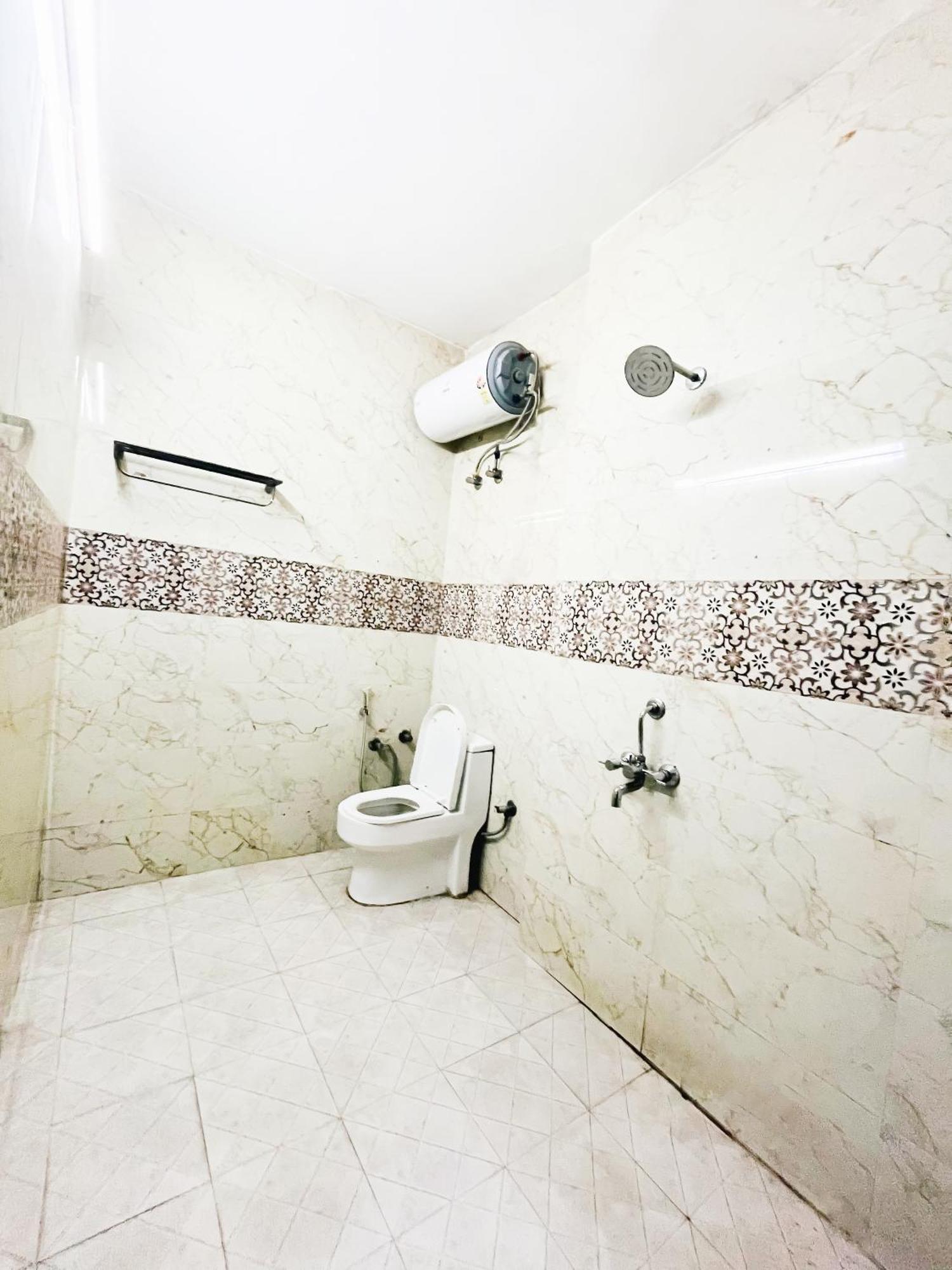 Bed & Breakfast Jerry - Near Nizamudinn Railway Station New Delhi