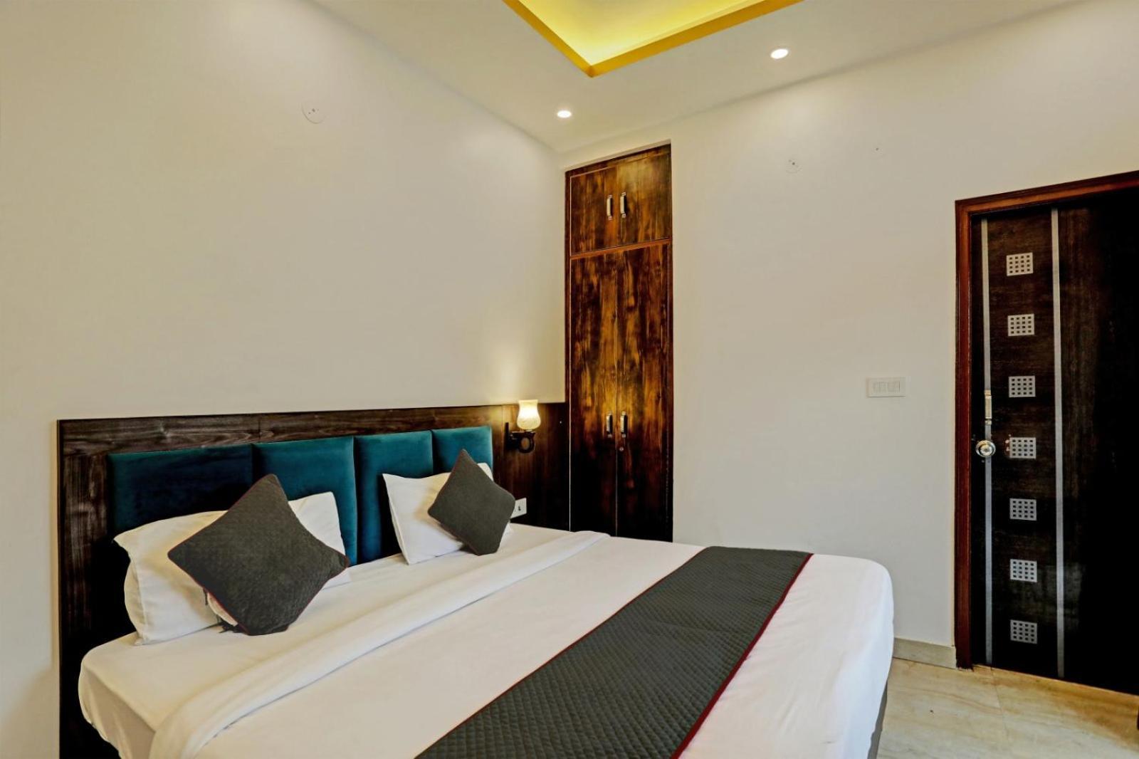 Hotel Aerotech Near Delhi Airport 4*