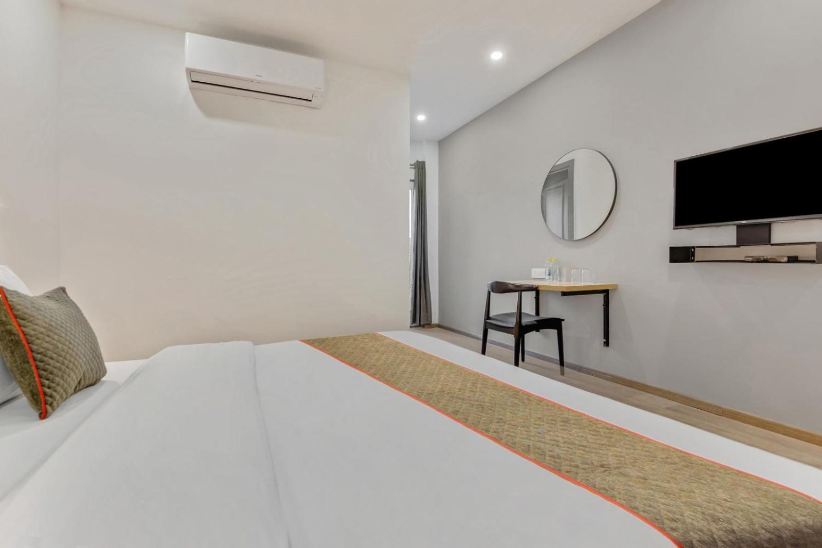 Aerotech Near Delhi Airport Hotel 4*