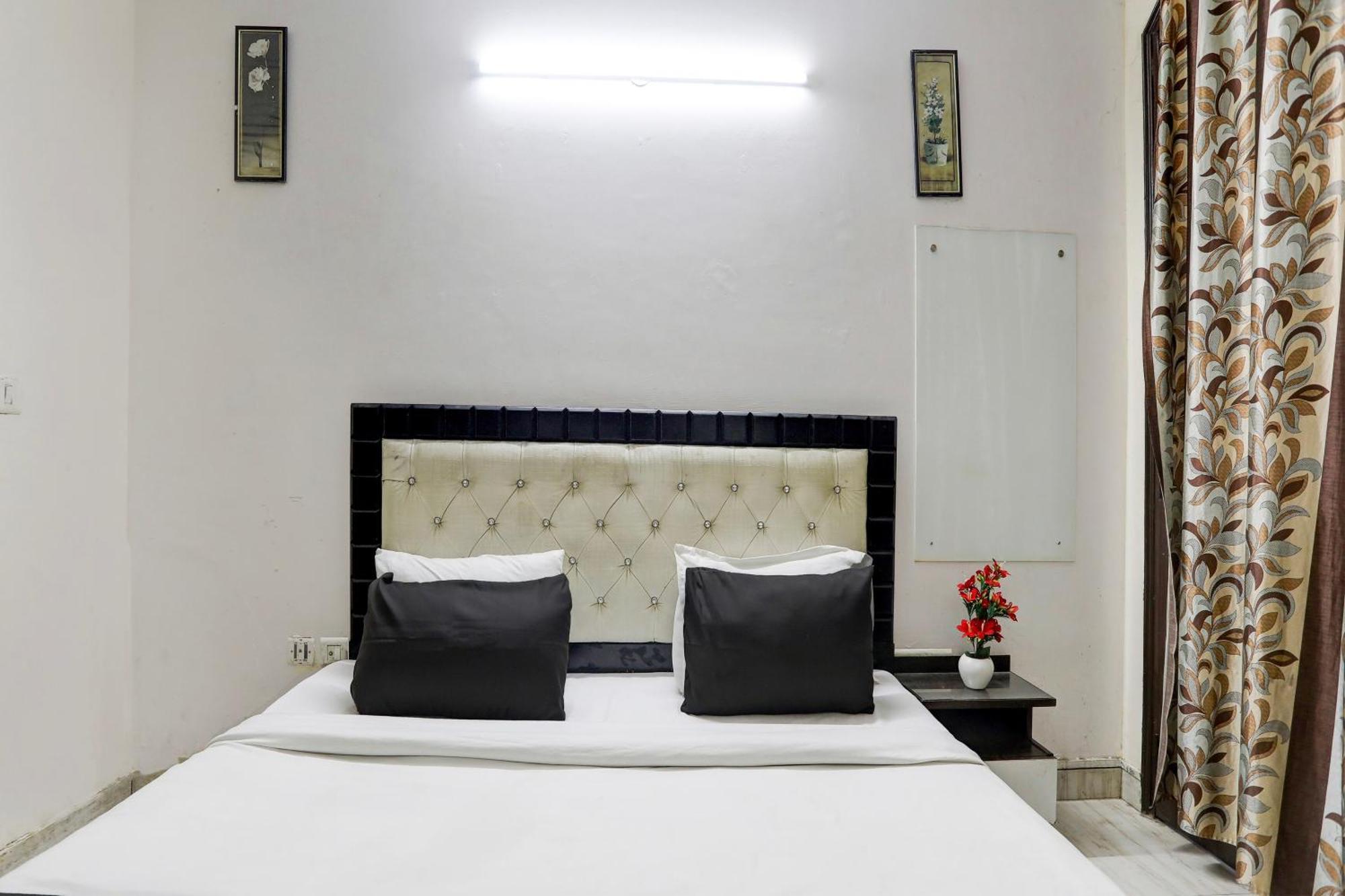 Hotel O R S New Delhi