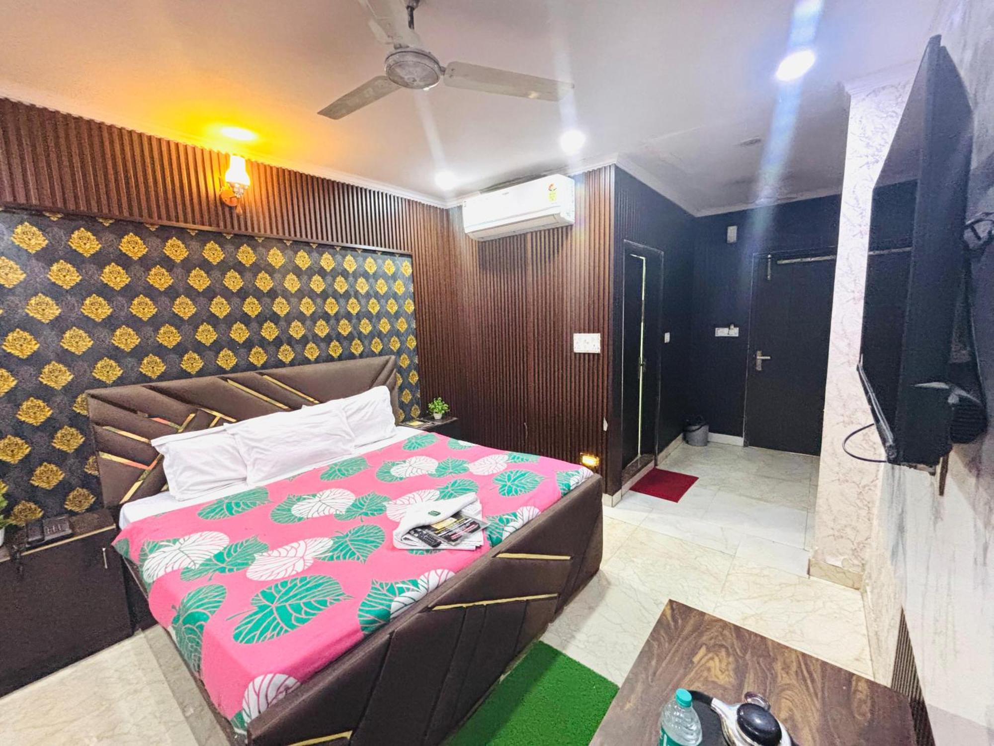Hotel Nizamuddin Fab *