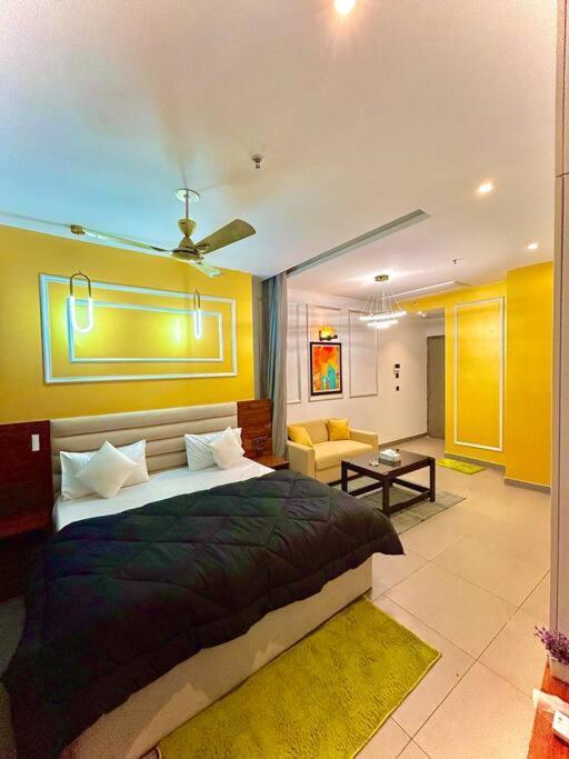 Apartment North India Tallest Building Near Airport