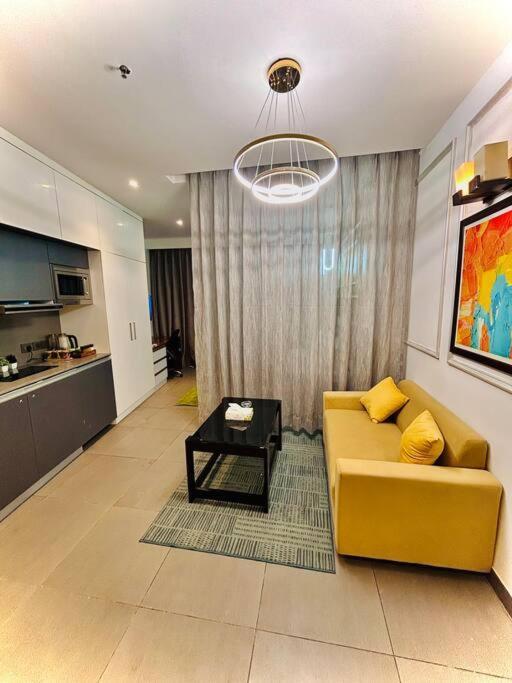 Apartment North India Tallest Building Near Airport *