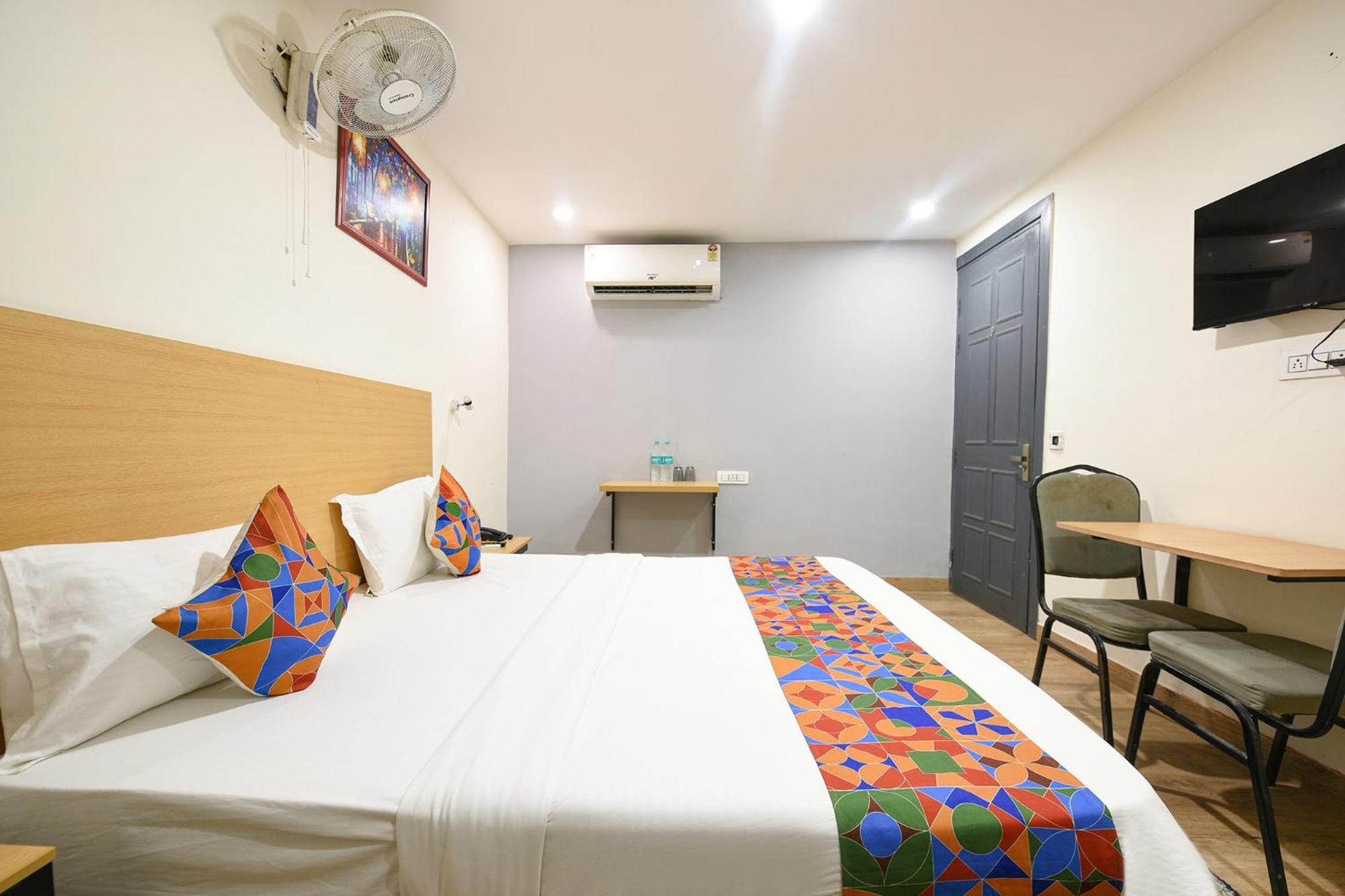 Fabexpress Twamev Hotel