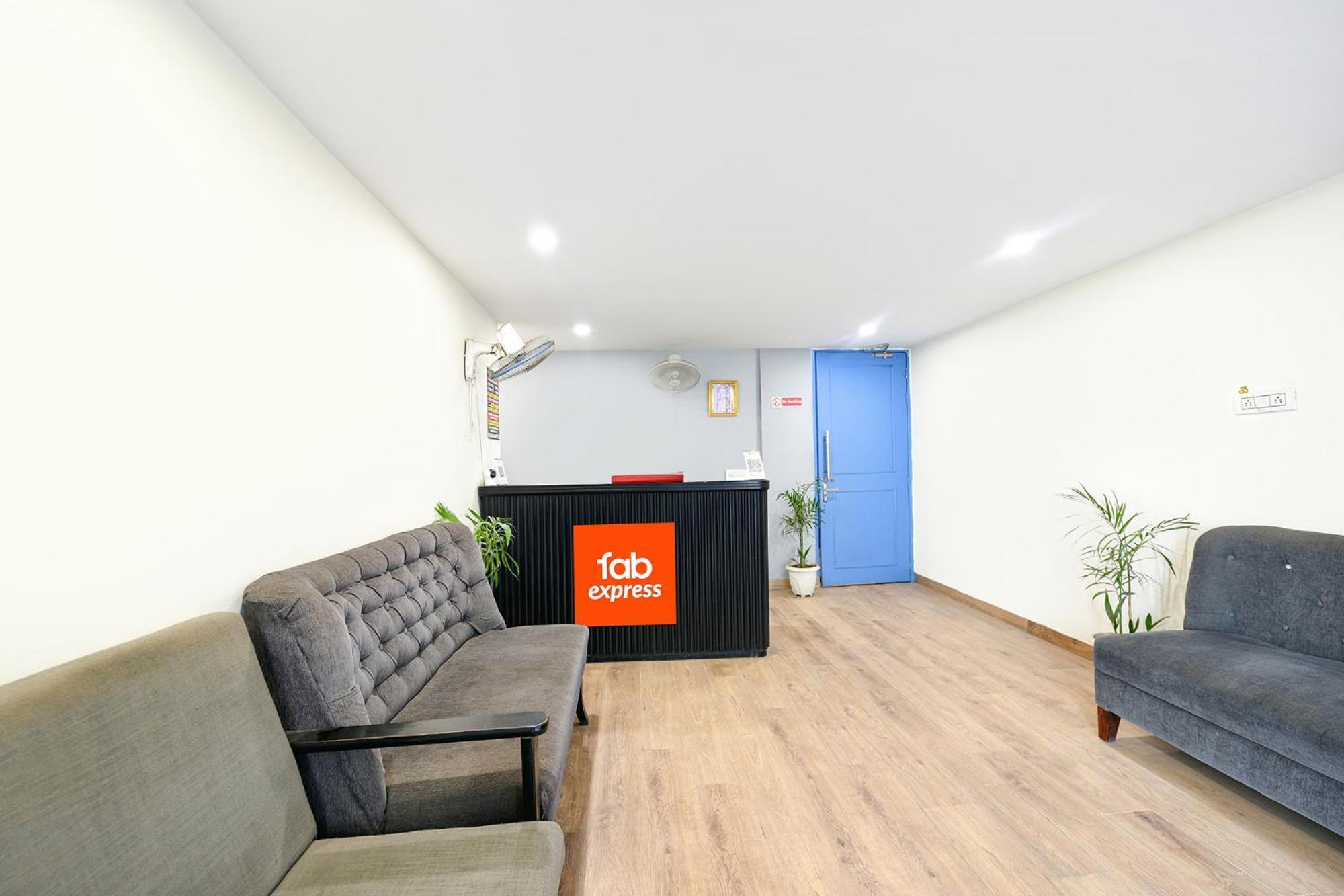 Fabexpress Twamev Hotel