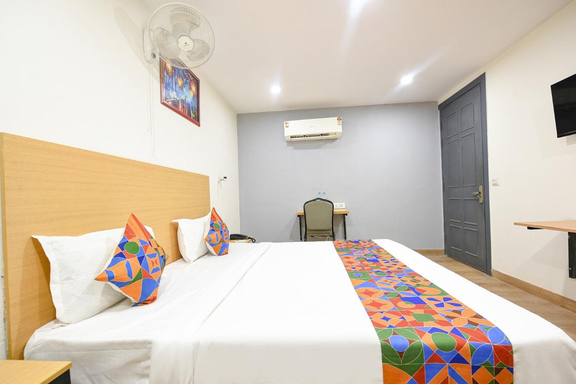 Hotel Fabexpress Twamev