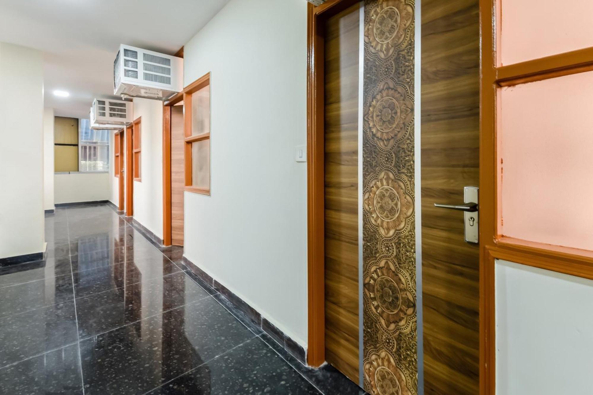 Hotel O Satguru Rasidency Dwarka Mor