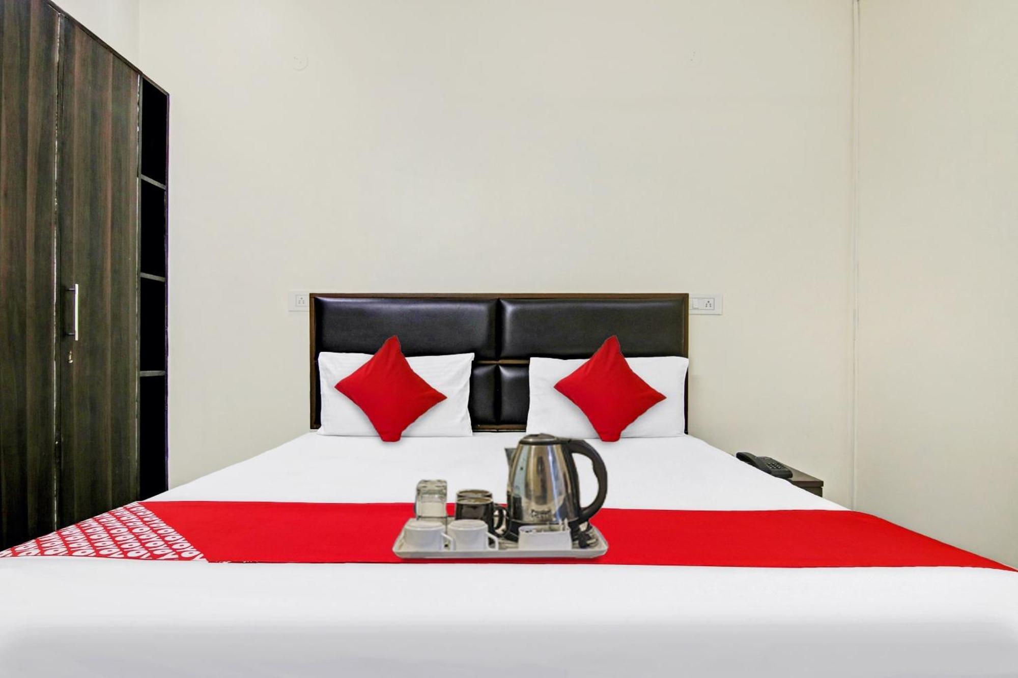 Hotel O Star Light Near Lotus Temple