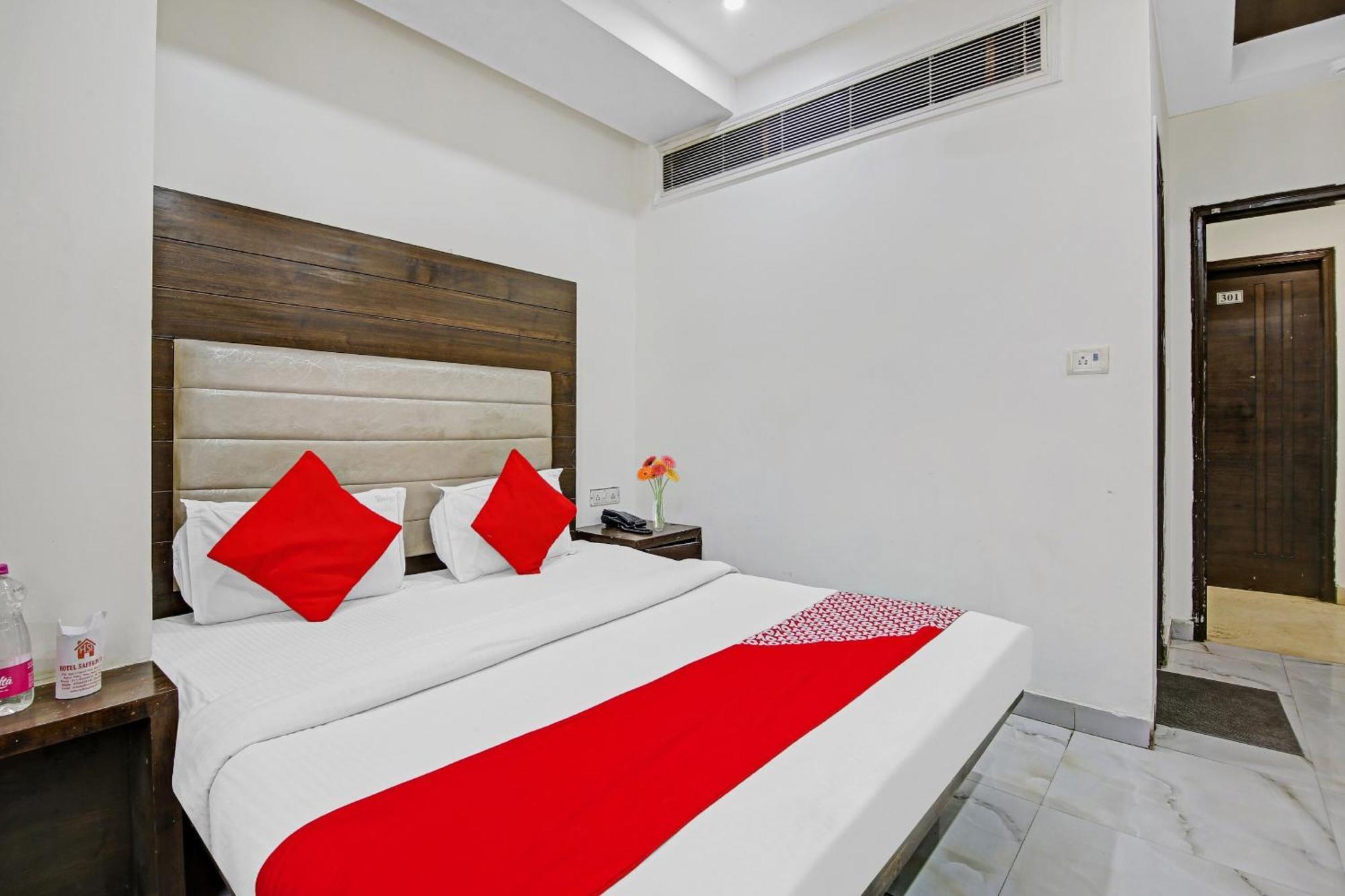 Hotel Super Oyo O Saffron