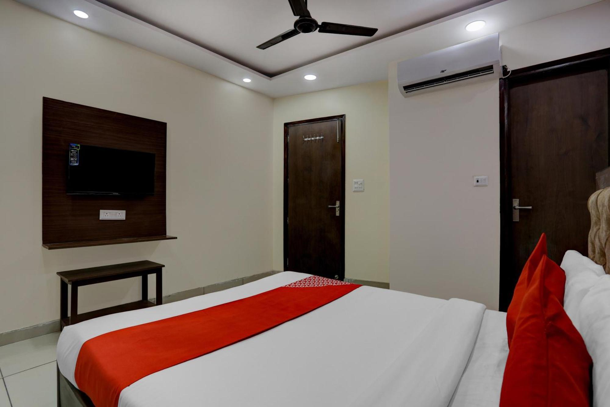 O The Paradise 3* New Delhi