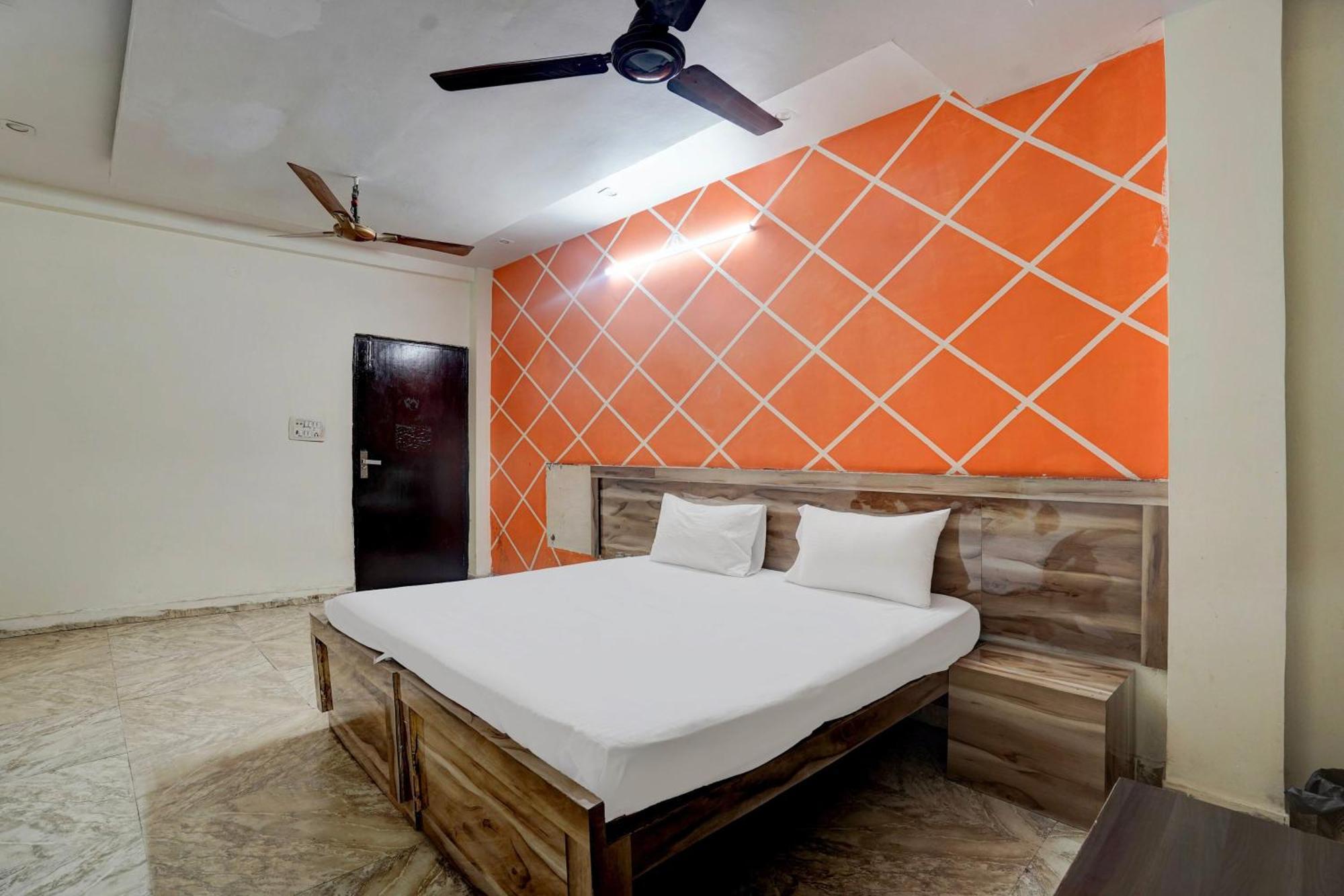 Hotel O 82304 Travel 3*