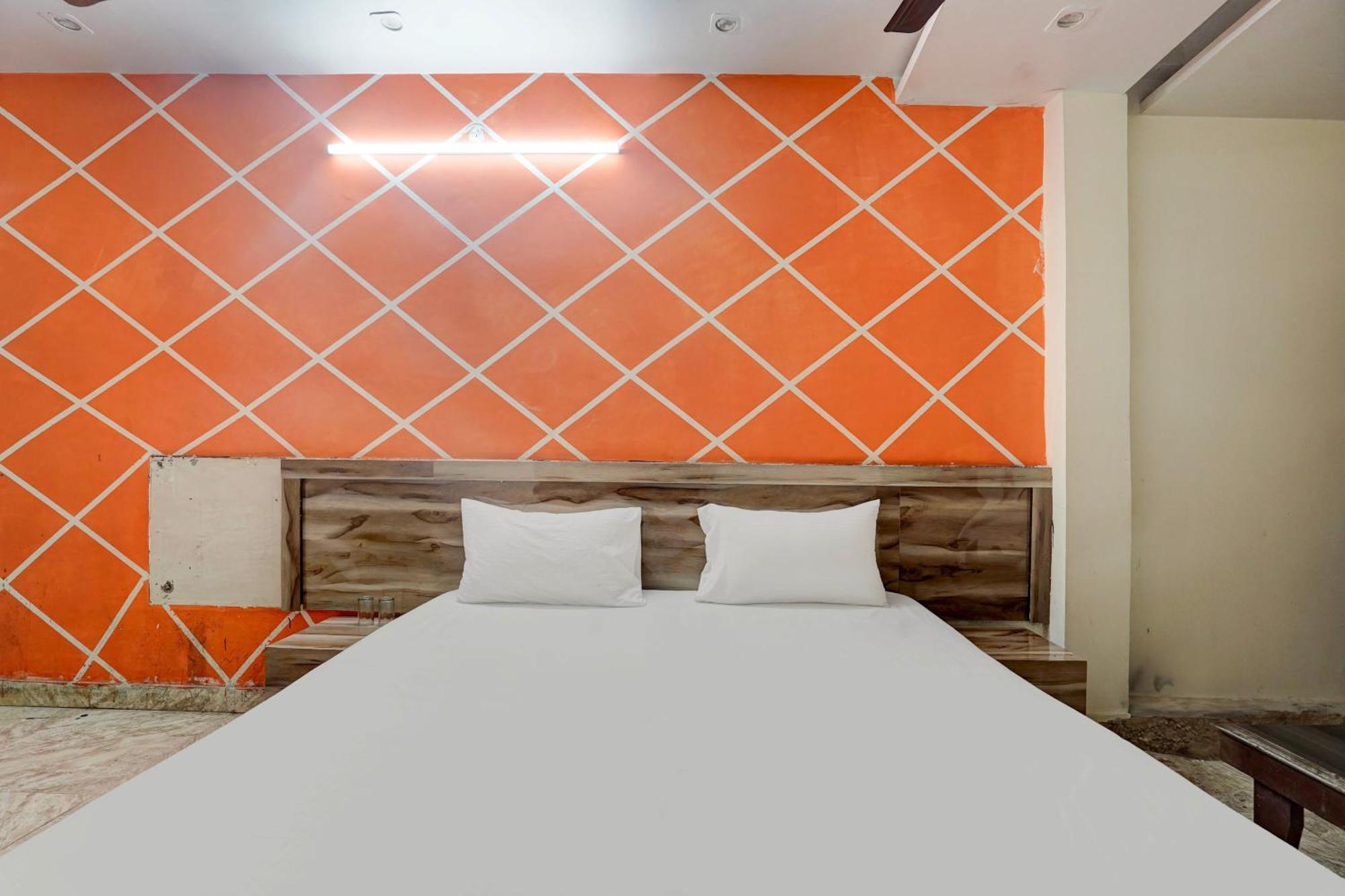 O 82304 Travel Hotel New Delhi