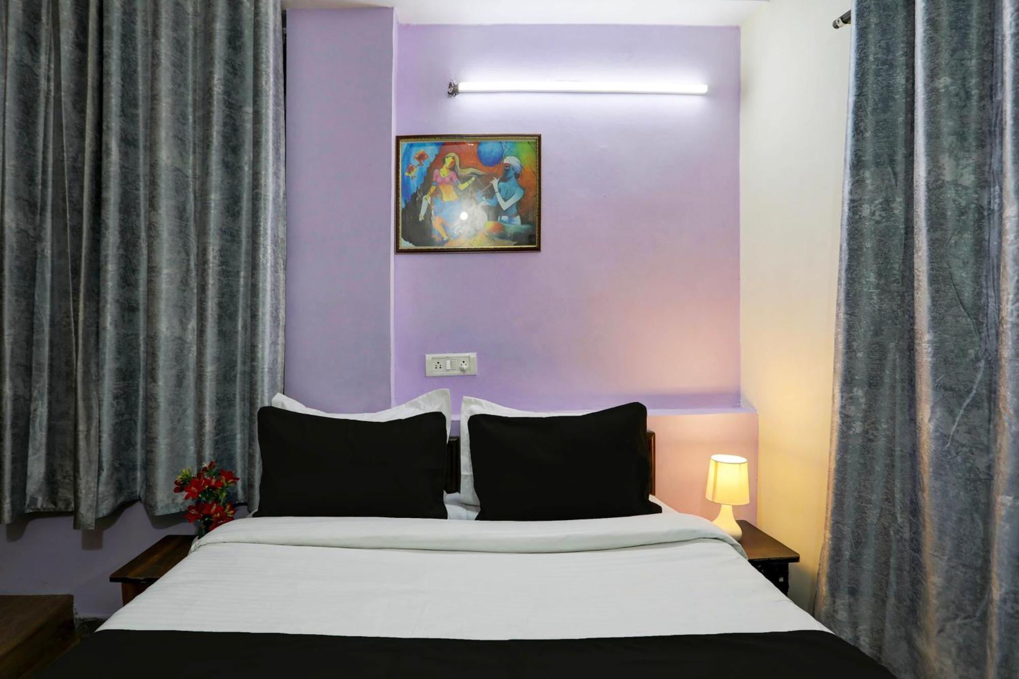 Super O Malviya Nagar Hotel 4*