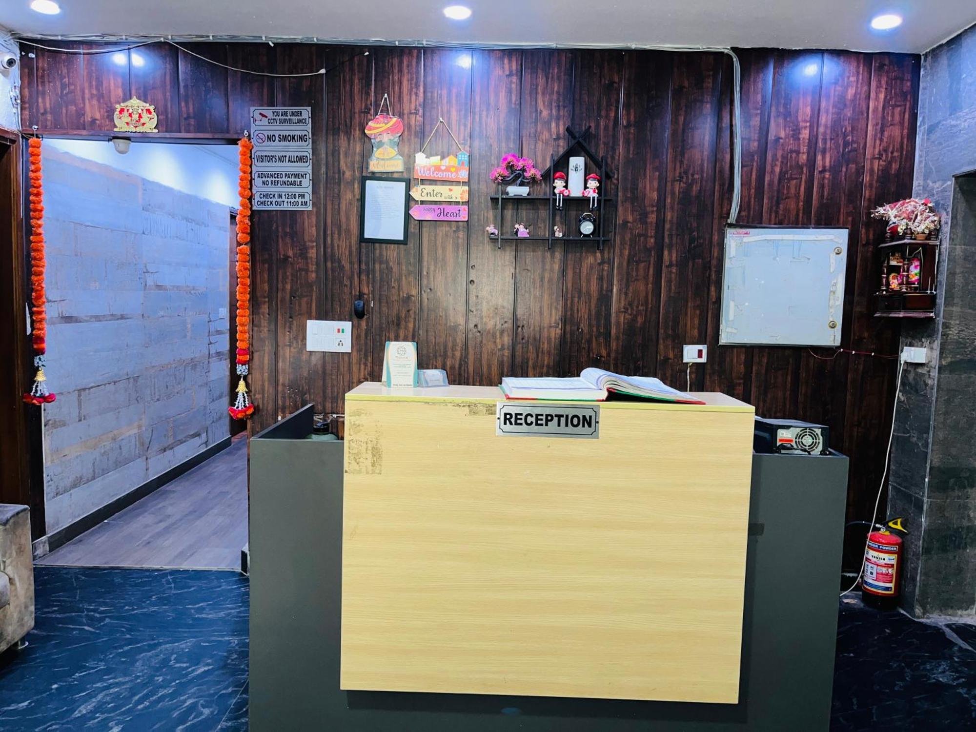 Mannat Near Shalimar Bagh Metro Hotel New Delhi