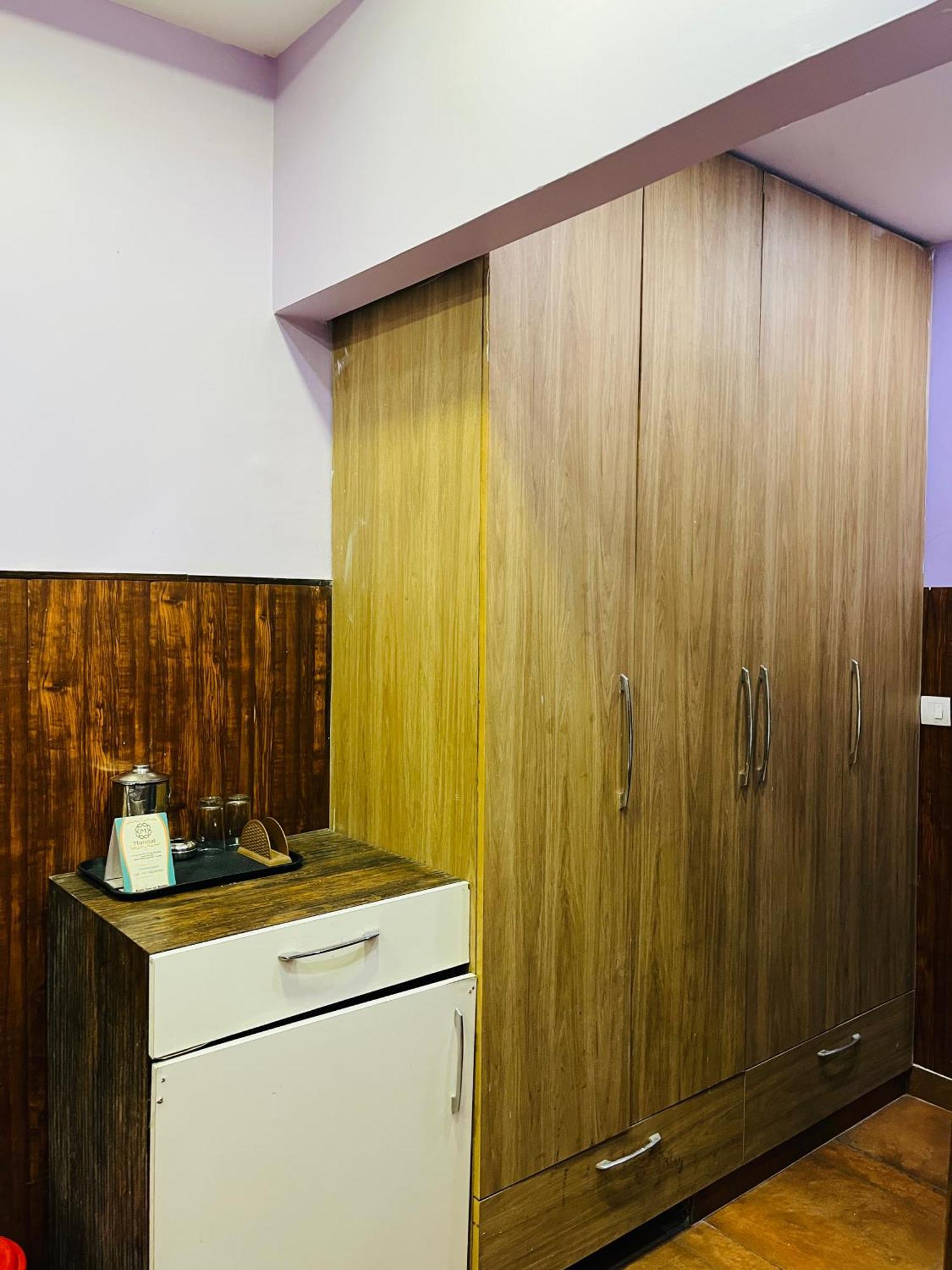 Hotel Mannat Near Shalimar Bagh Metro New Delhi