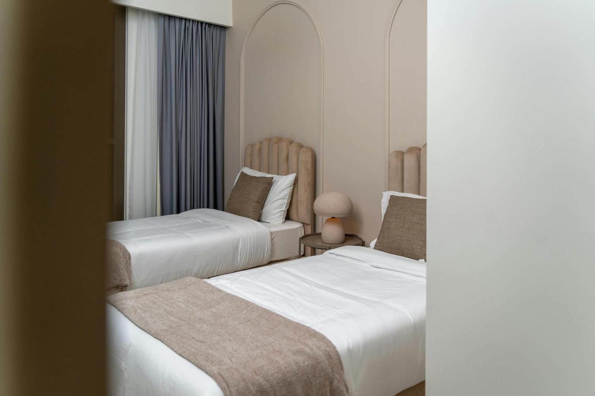 The Ambs Near Igi Delhi Airport Hotel 4*