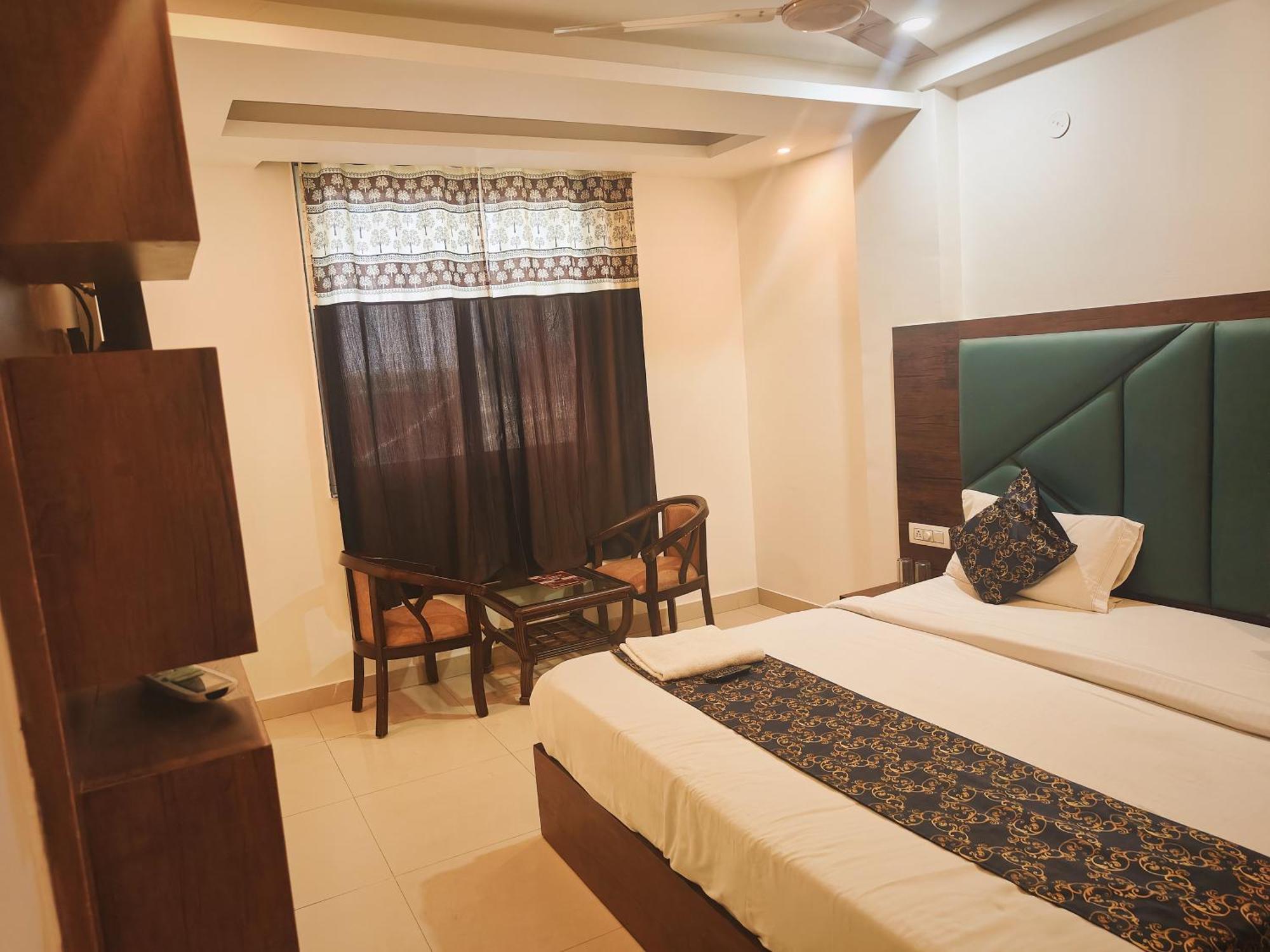Hotel Tark International A Family Near Igi Airport Delhi 4*