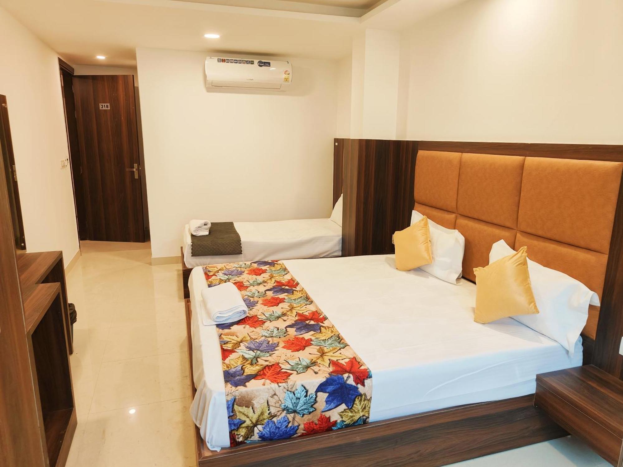 Hotel Tark International A Family Near Igi Airport Delhi 4*