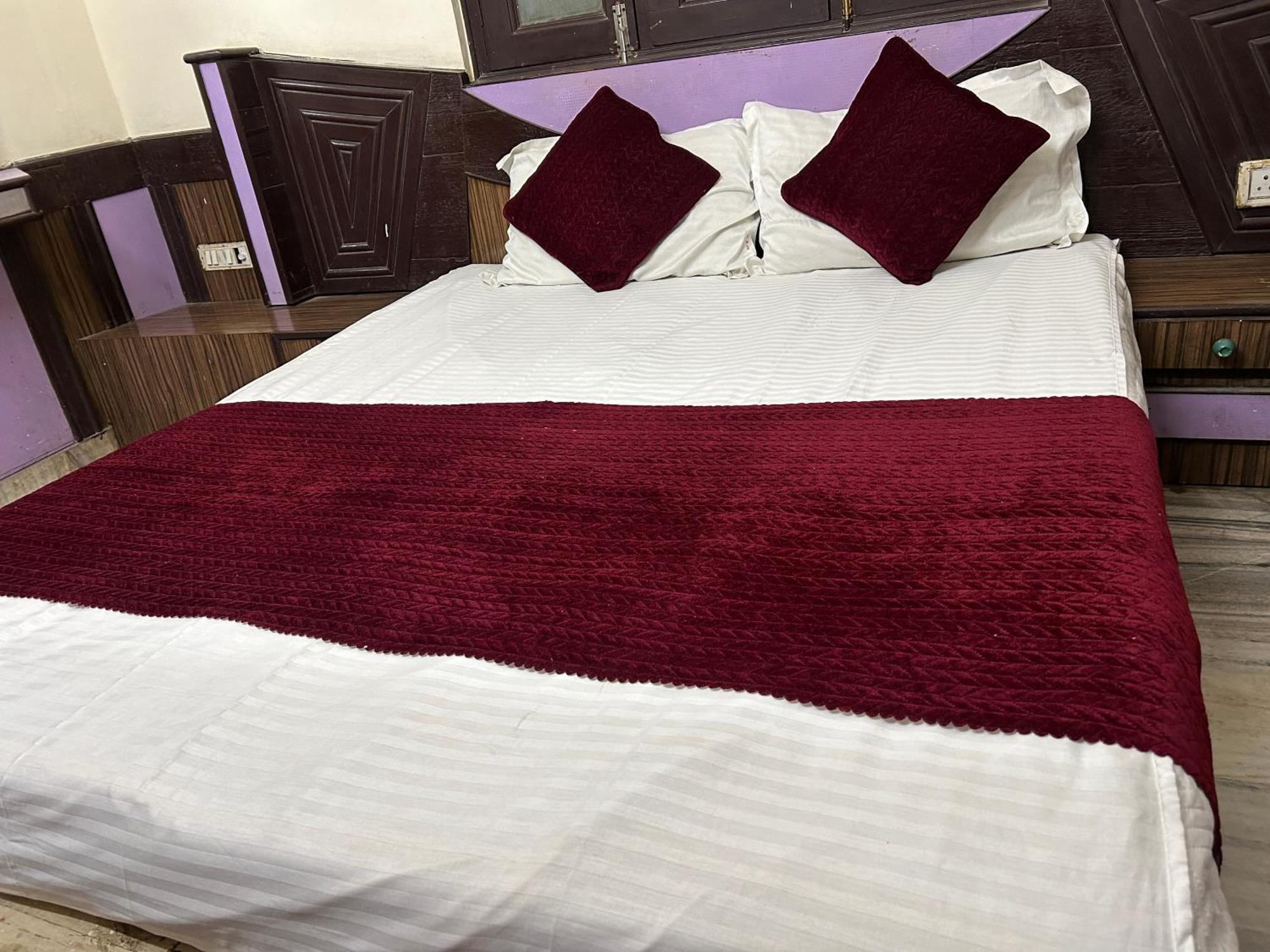 Guest house Hotel Shree Guru At New Delhi Railway Station *