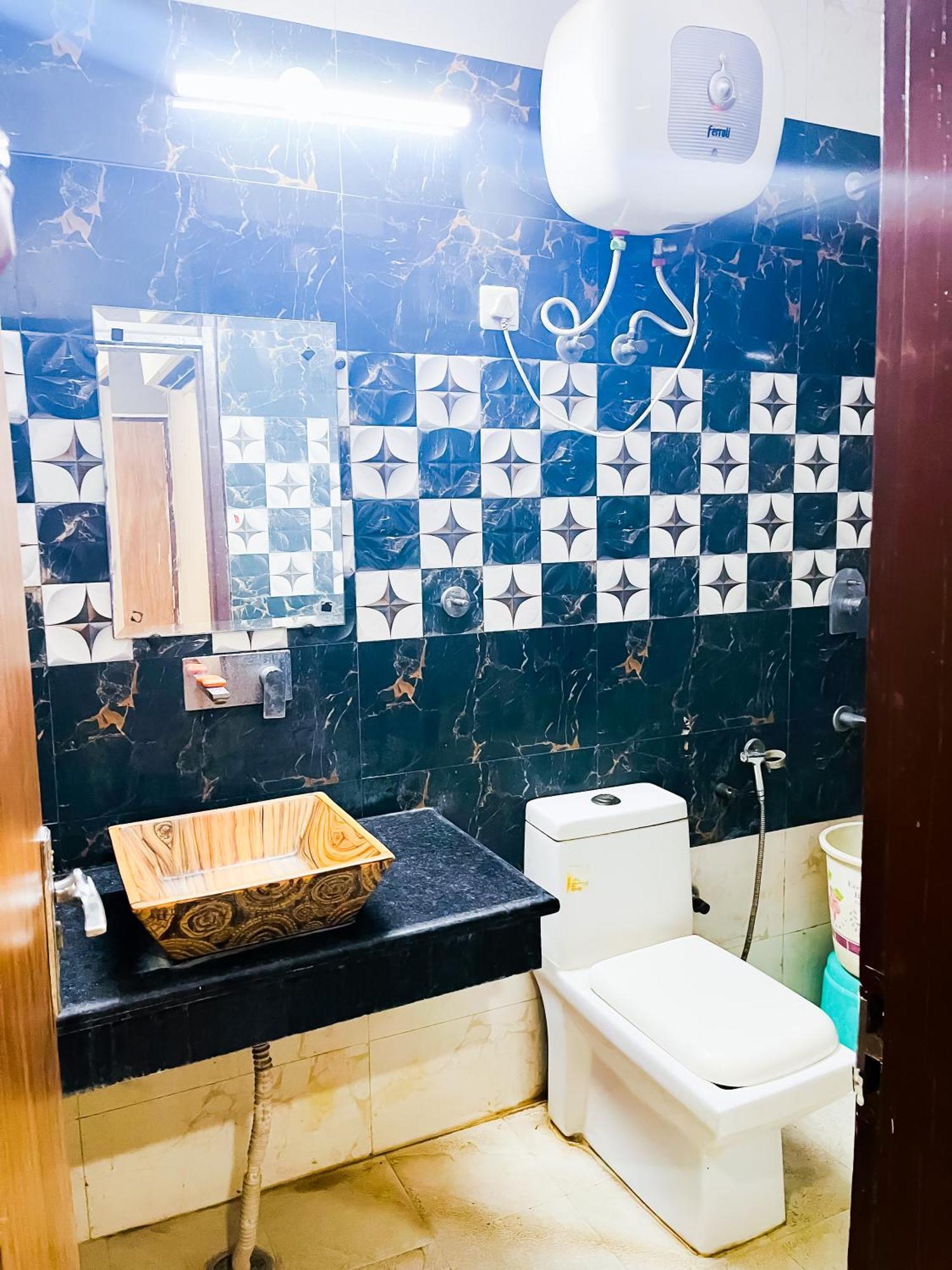 Hotel Dream - Sarai Kaley Khan Bus Stop 4*