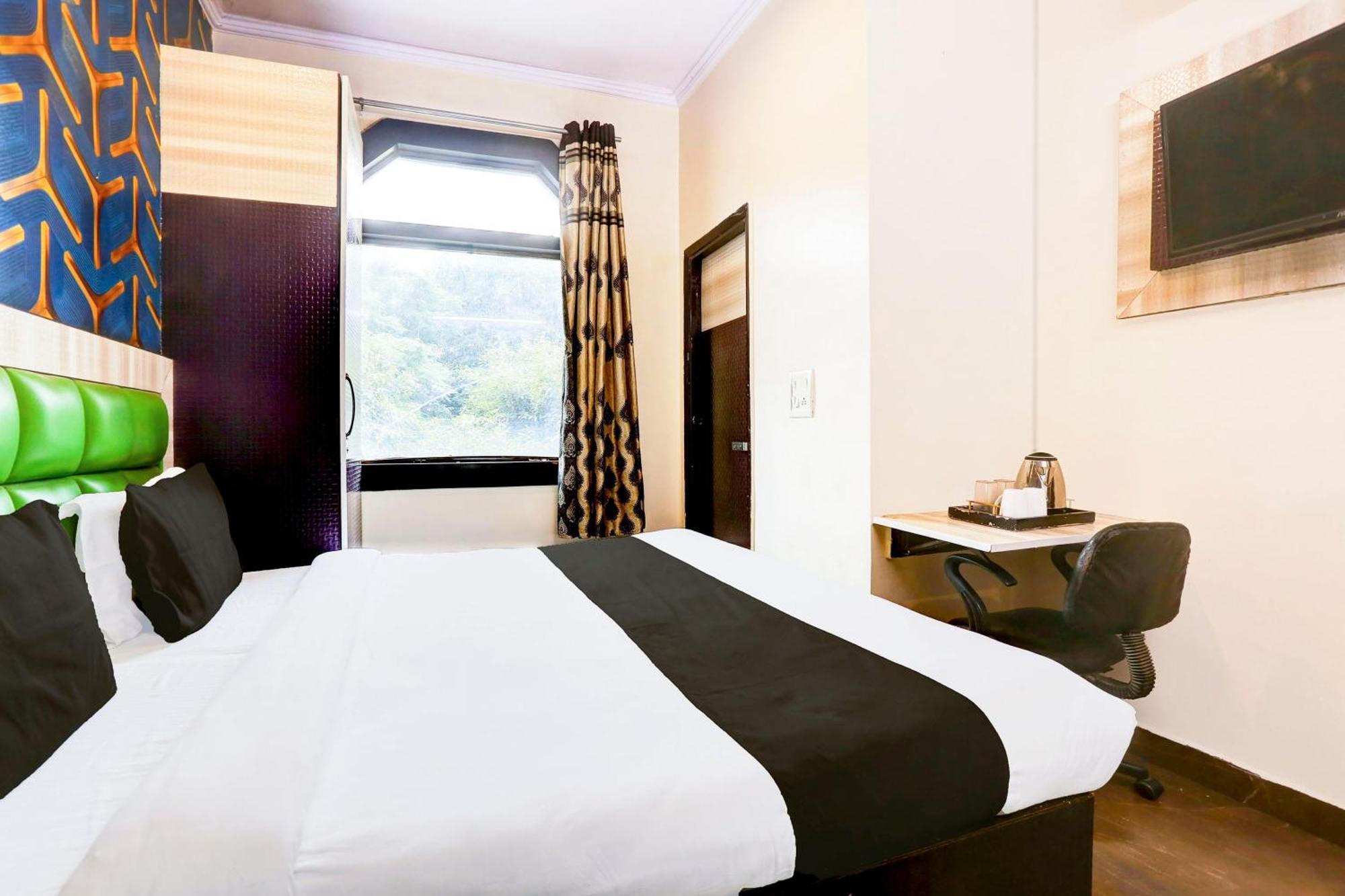 Hotel O Akash