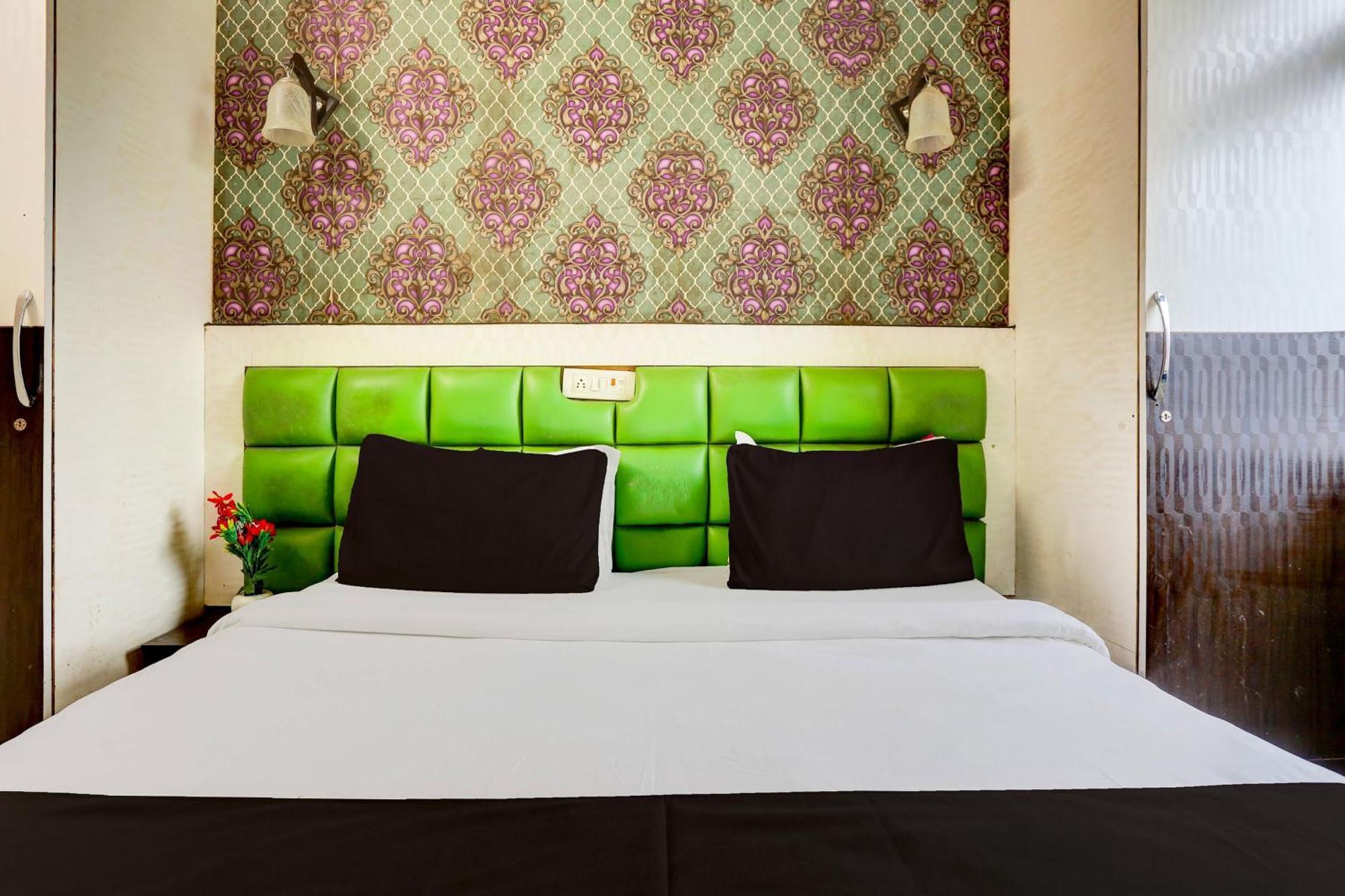 O Akash Hotel