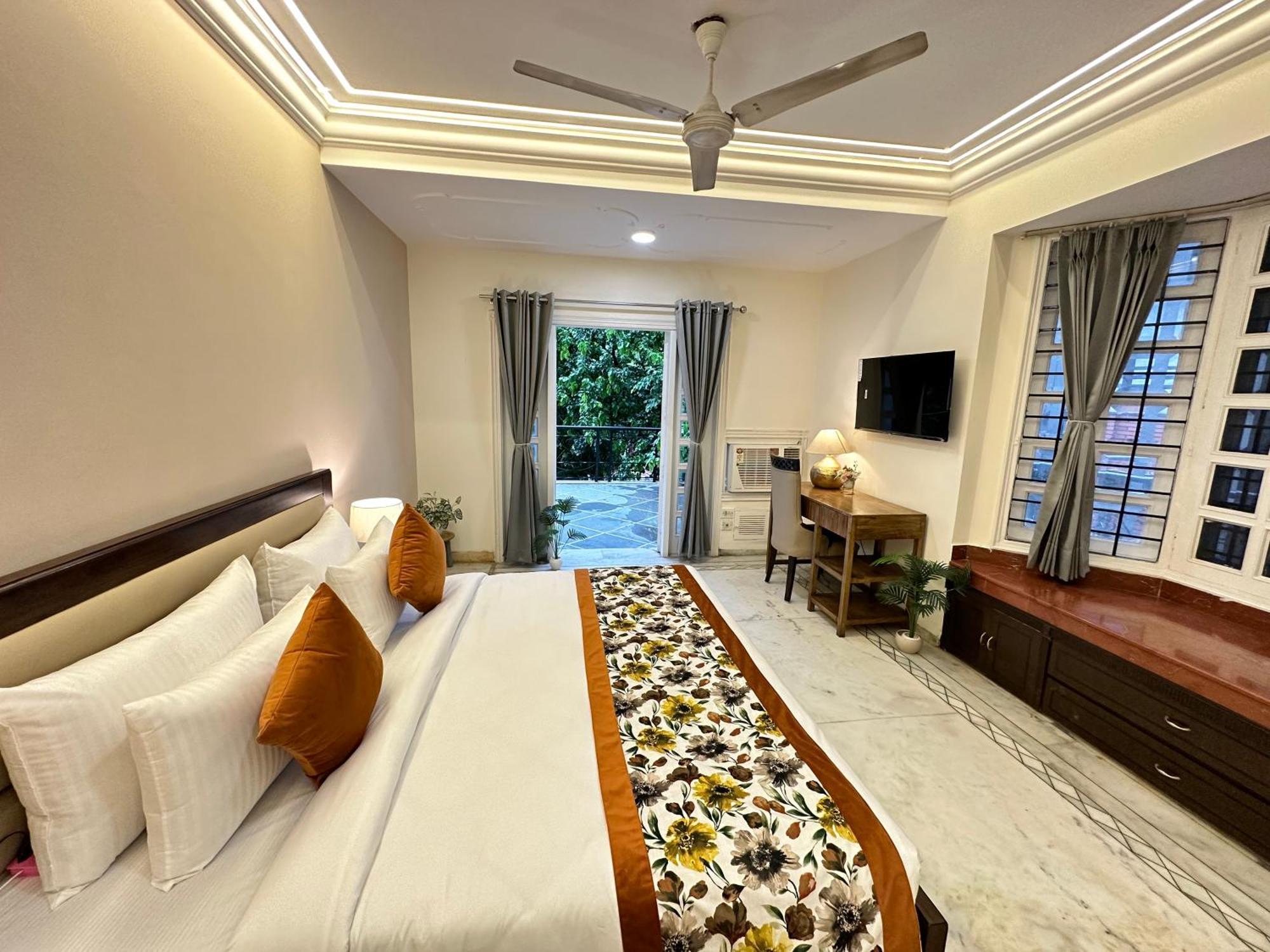 Gulmohar Residency, Hauz Khas New Delhi, Couple Friendly 3*