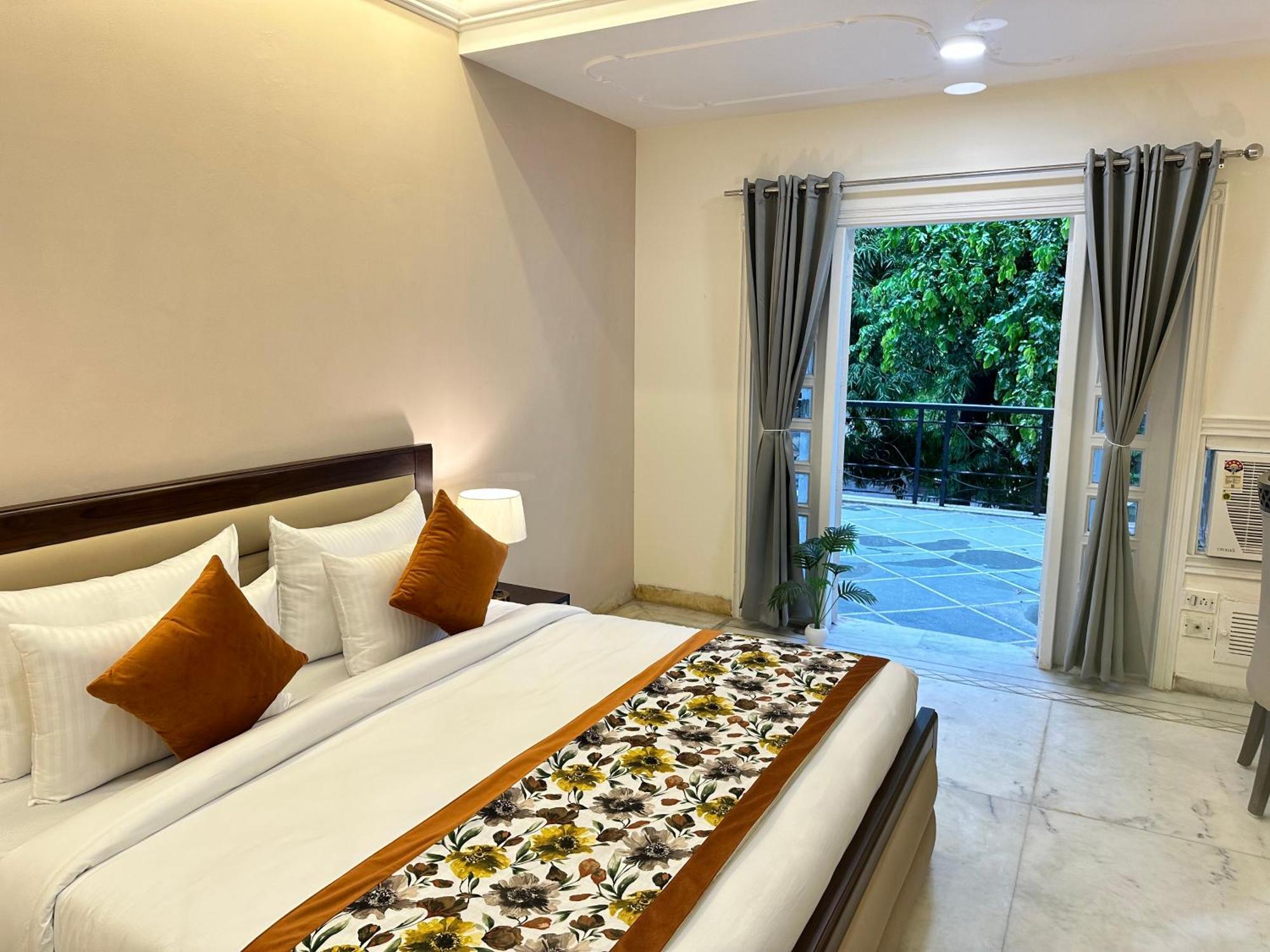 Gulmohar Residency, Hauz Khas New Delhi, Couple Friendly Hotel 3*