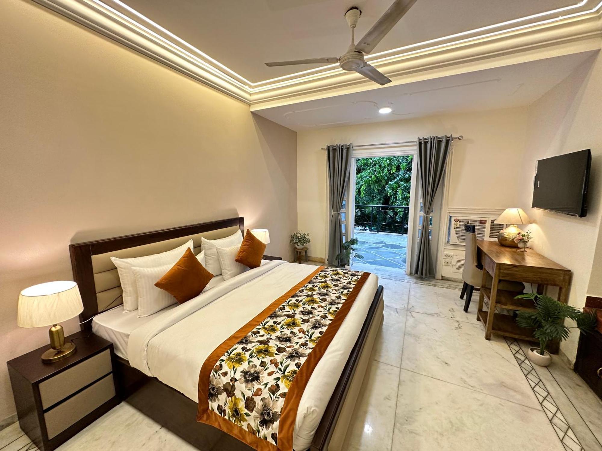 Gulmohar Residency, Hauz Khas New Delhi, Couple Friendly