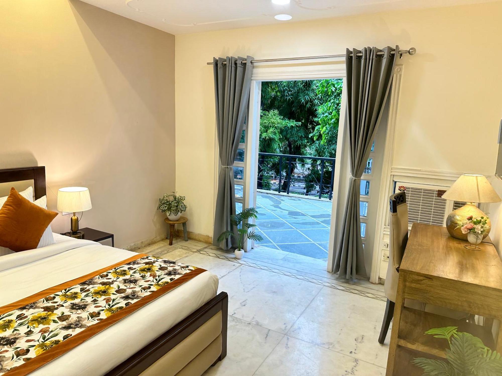 Gulmohar Residency, Hauz Khas New Delhi, Couple Friendly Hotel