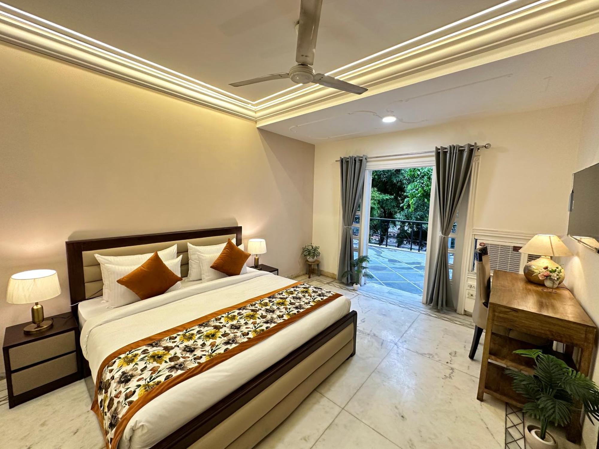 Gulmohar Residency, Hauz Khas New Delhi, Couple Friendly 3*