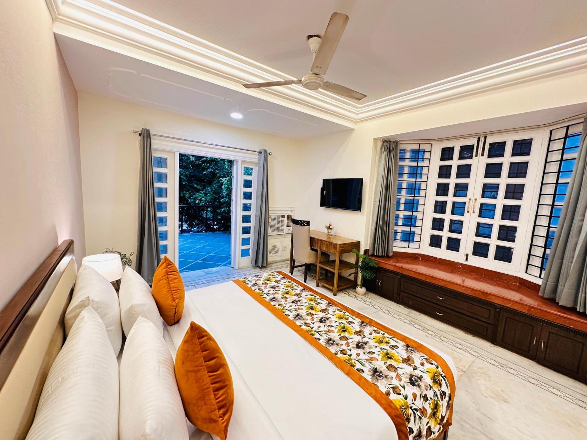 Gulmohar Residency, Hauz Khas New Delhi, Couple Friendly 3* New Delhi