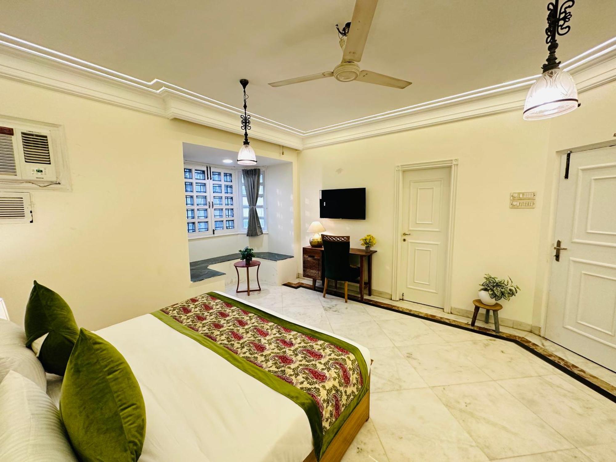 Gulmohar Residency, Hauz Khas New Delhi, Couple Friendly Hotel