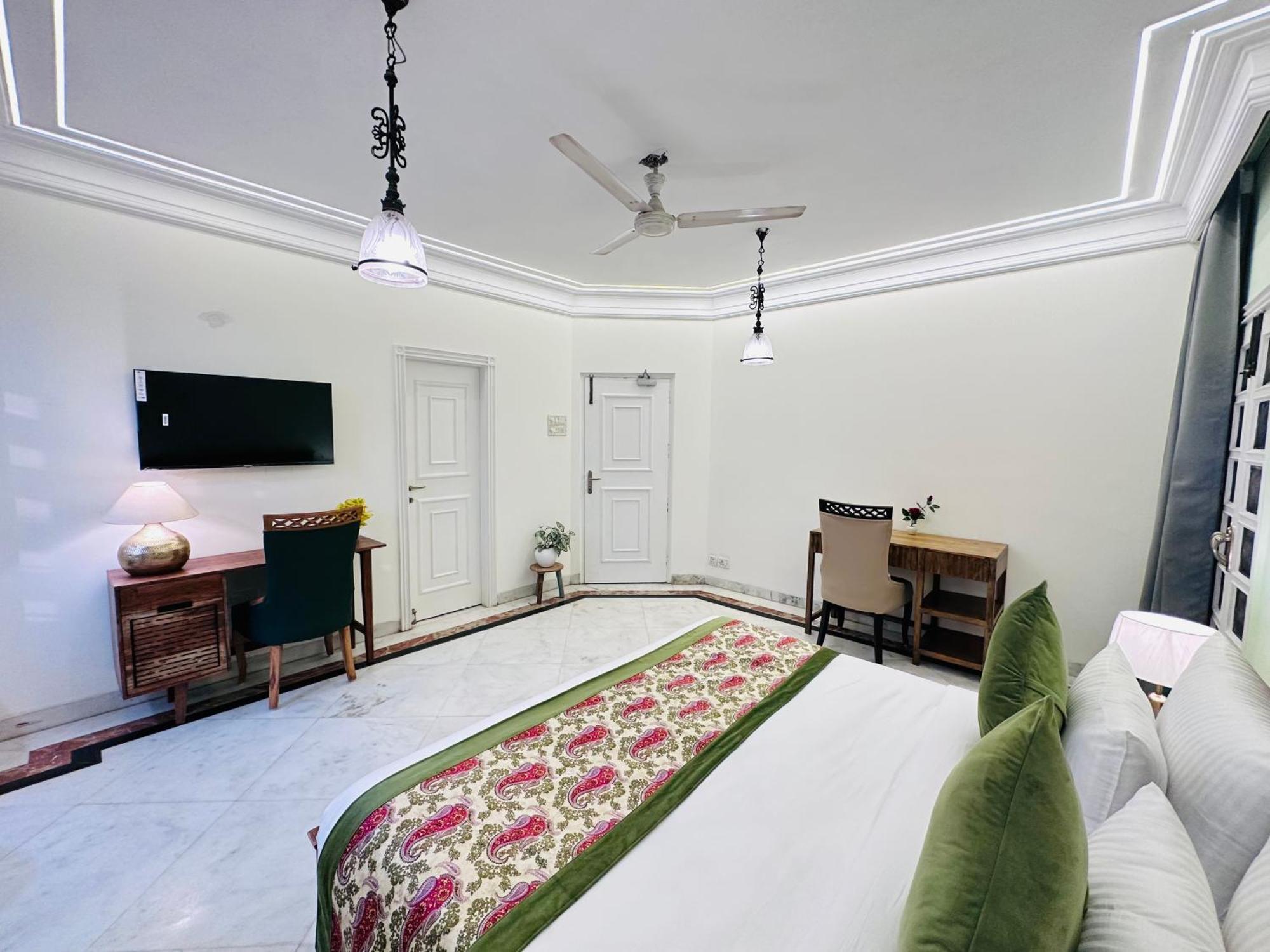 Gulmohar Residency, Hauz Khas New Delhi, Couple Friendly New Delhi
