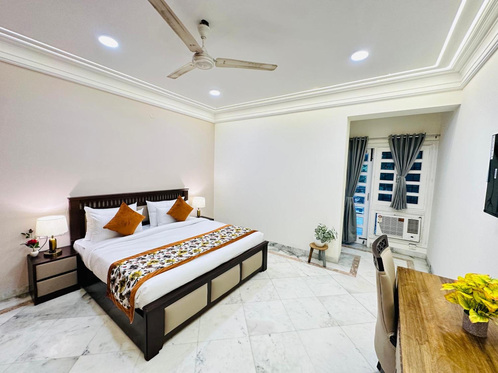 Gulmohar Residency, Hauz Khas New Delhi, Couple Friendly 3* New Delhi