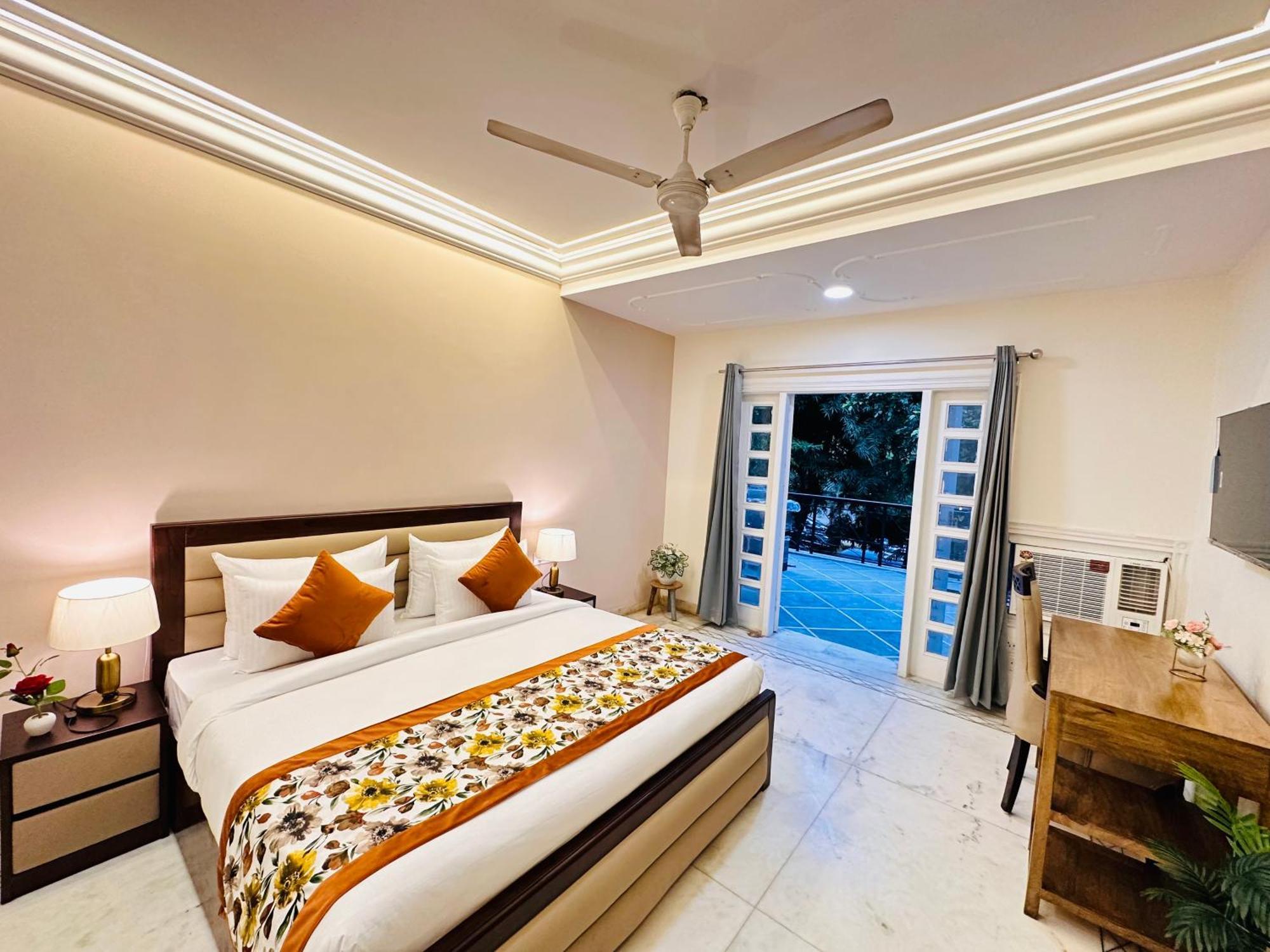 Gulmohar Residency, Hauz Khas New Delhi, Couple Friendly 3* New Delhi