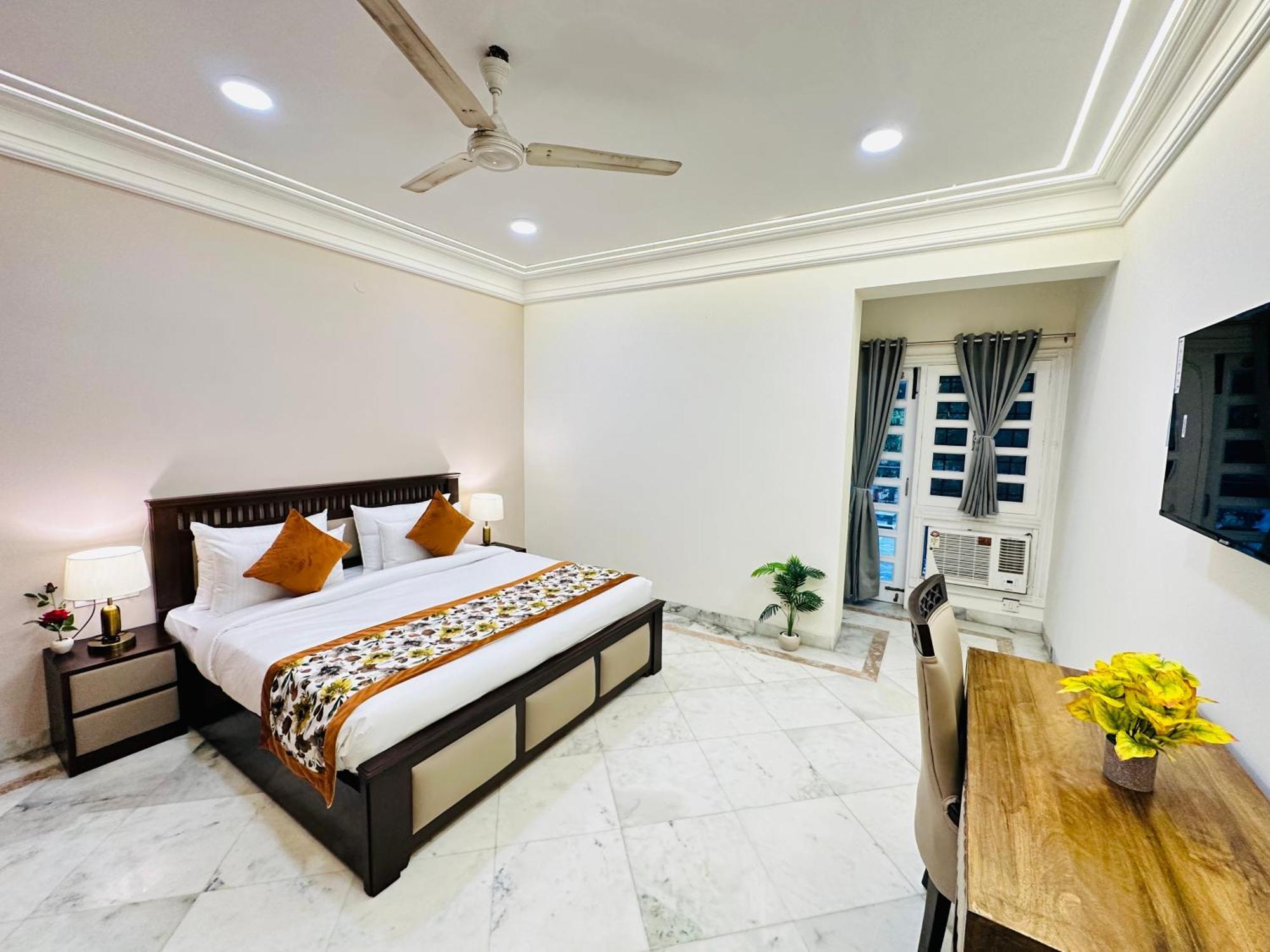 Hotel Gulmohar Residency, Hauz Khas New Delhi, Couple Friendly 3*