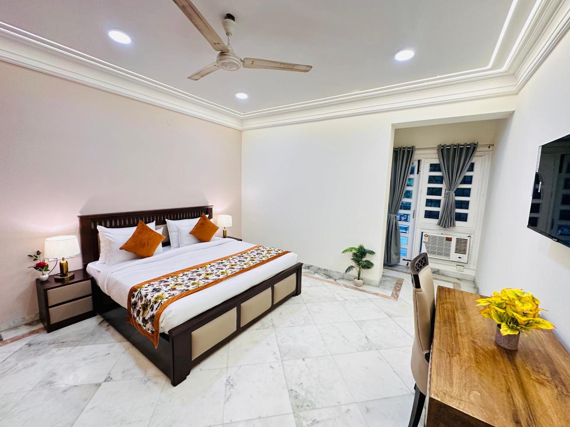 Gulmohar Residency, Hauz Khas New Delhi, Couple Friendly 3* New Delhi