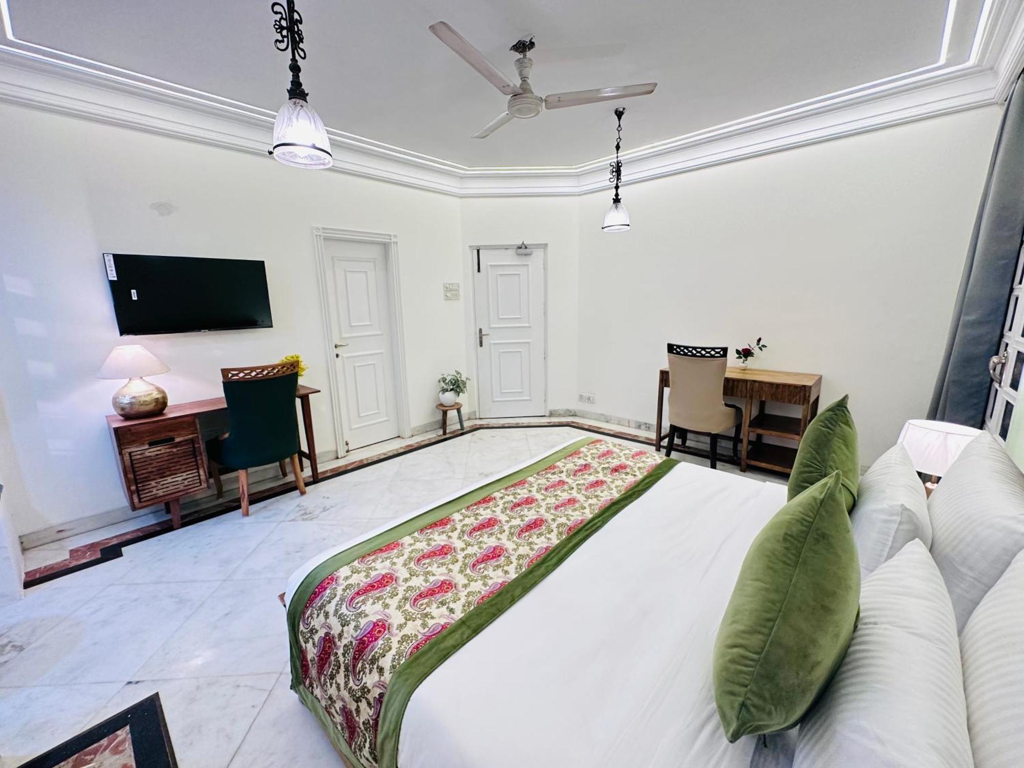 Hotel Gulmohar Residency, Hauz Khas New Delhi, Couple Friendly