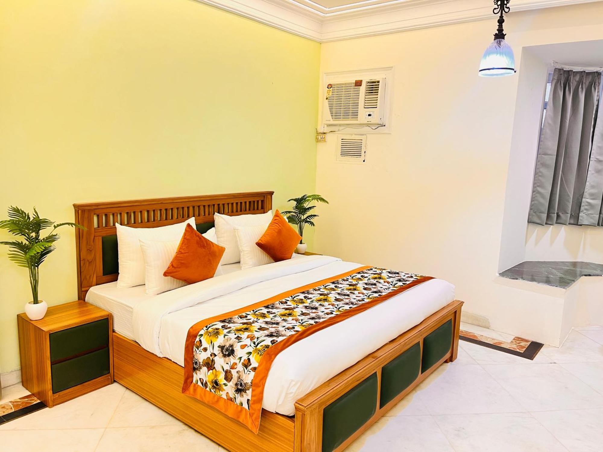 Gulmohar Residency, Hauz Khas New Delhi, Couple Friendly 3*
