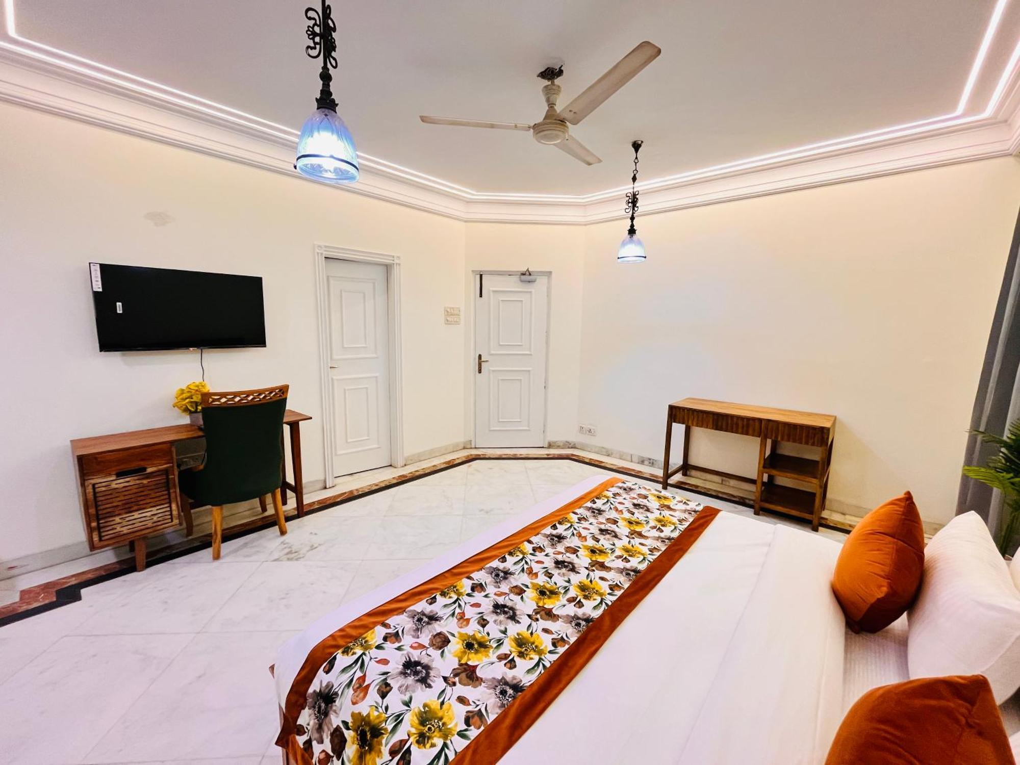 Gulmohar Residency, Hauz Khas New Delhi, Couple Friendly 3* New Delhi