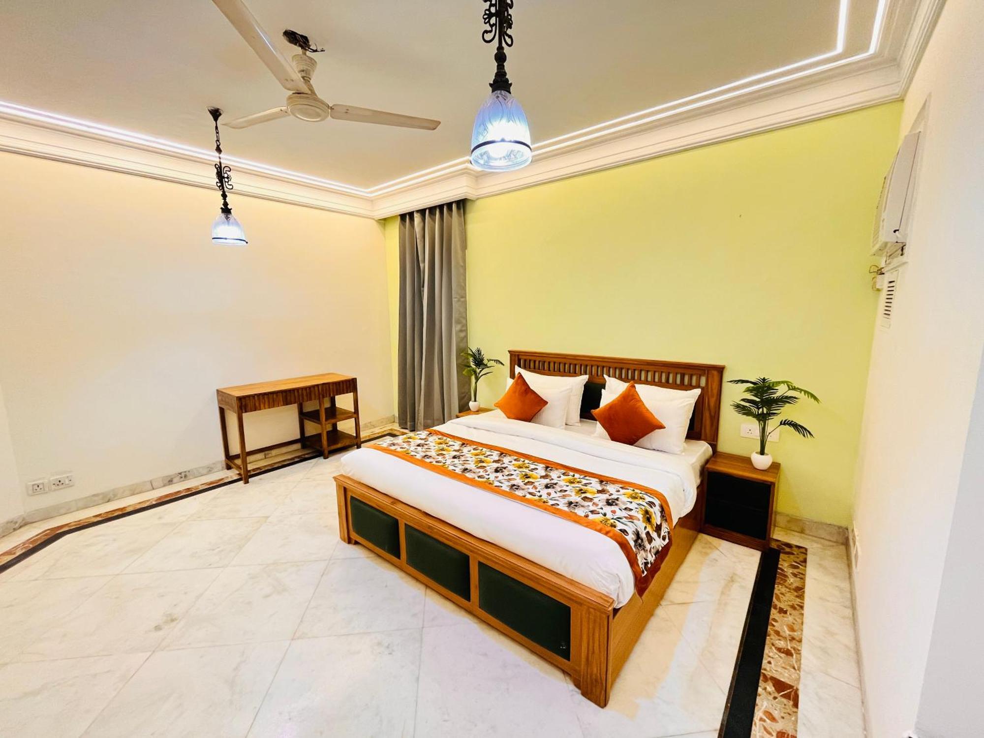 Gulmohar Residency, Hauz Khas New Delhi, Couple Friendly New Delhi