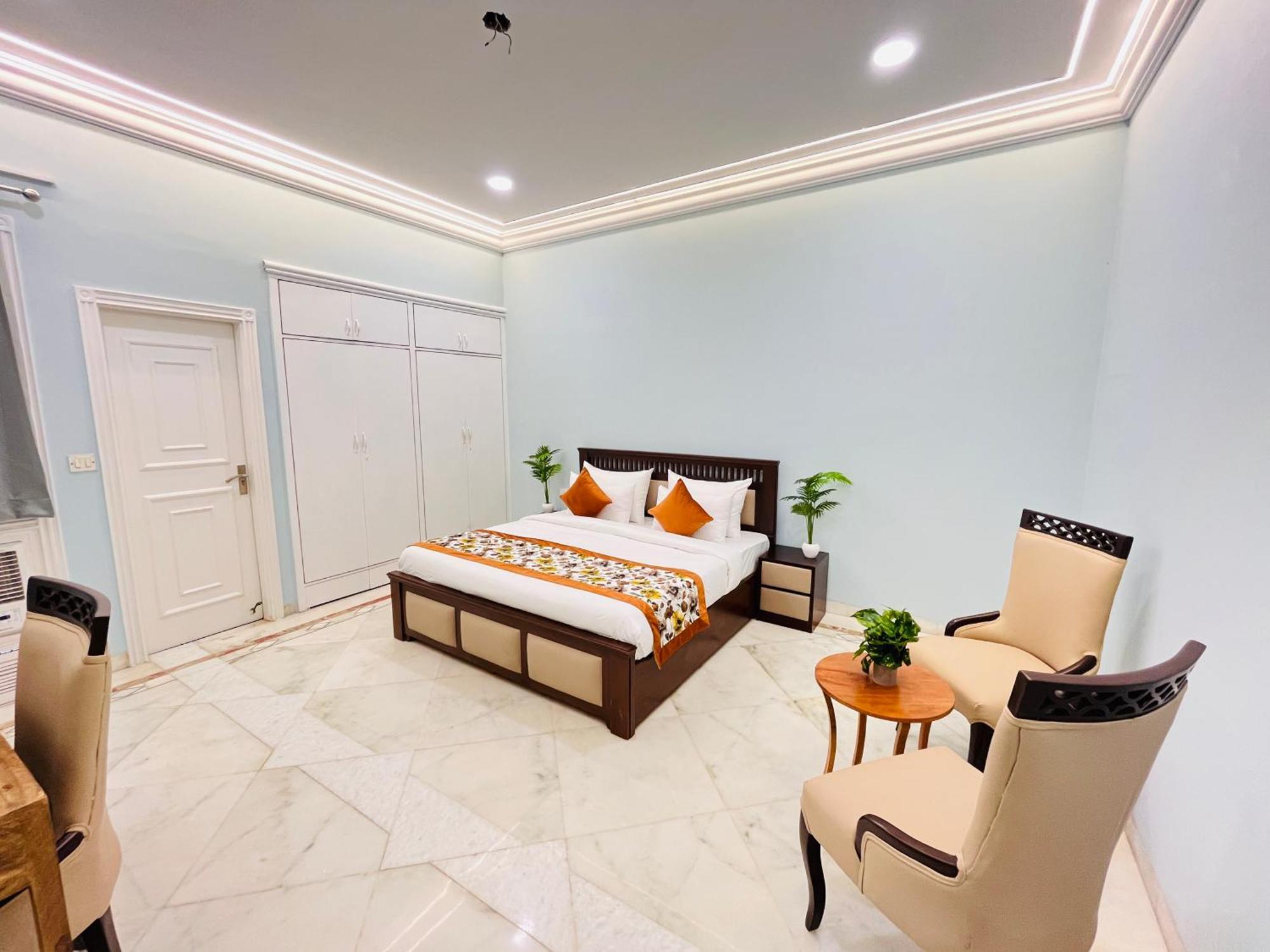 Gulmohar Residency, Hauz Khas New Delhi, Couple Friendly