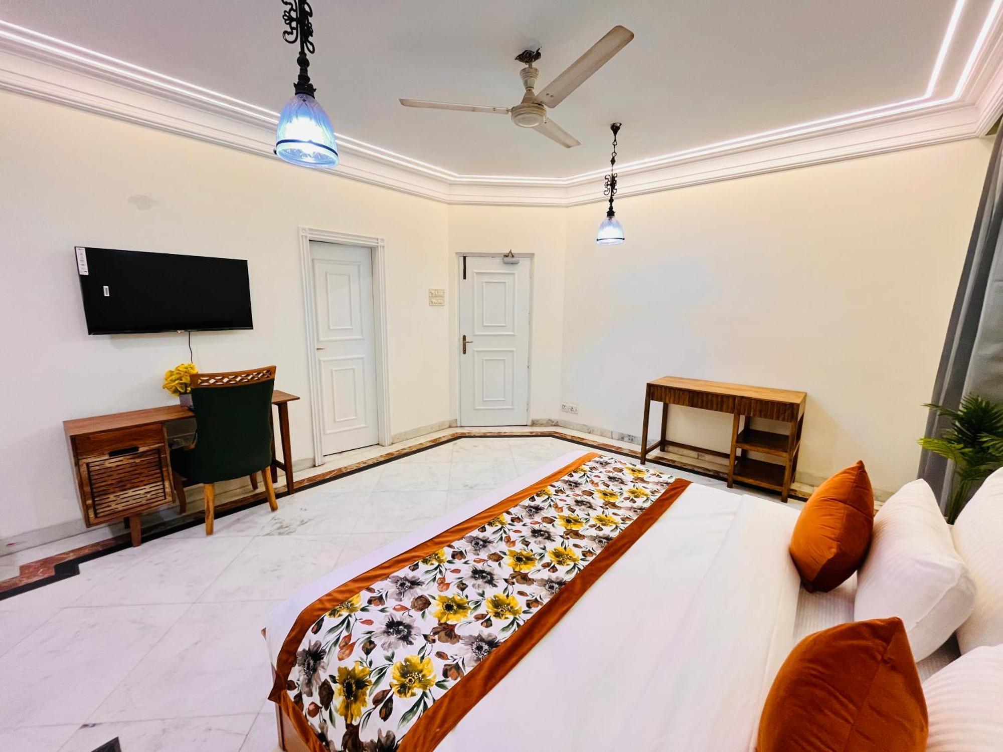 Gulmohar Residency, Hauz Khas New Delhi, Couple Friendly Hotel