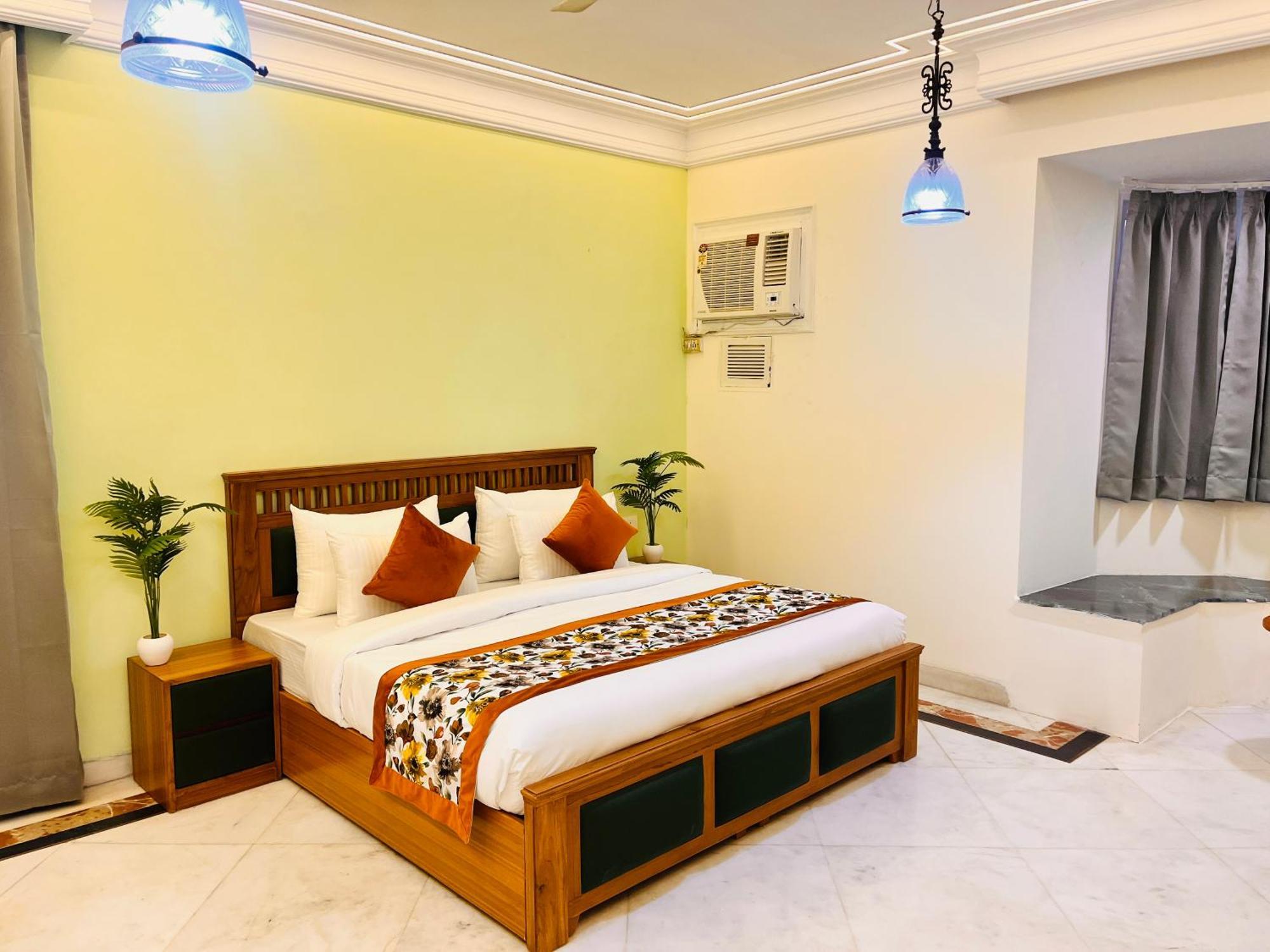 Hotel Gulmohar Residency, Hauz Khas New Delhi, Couple Friendly