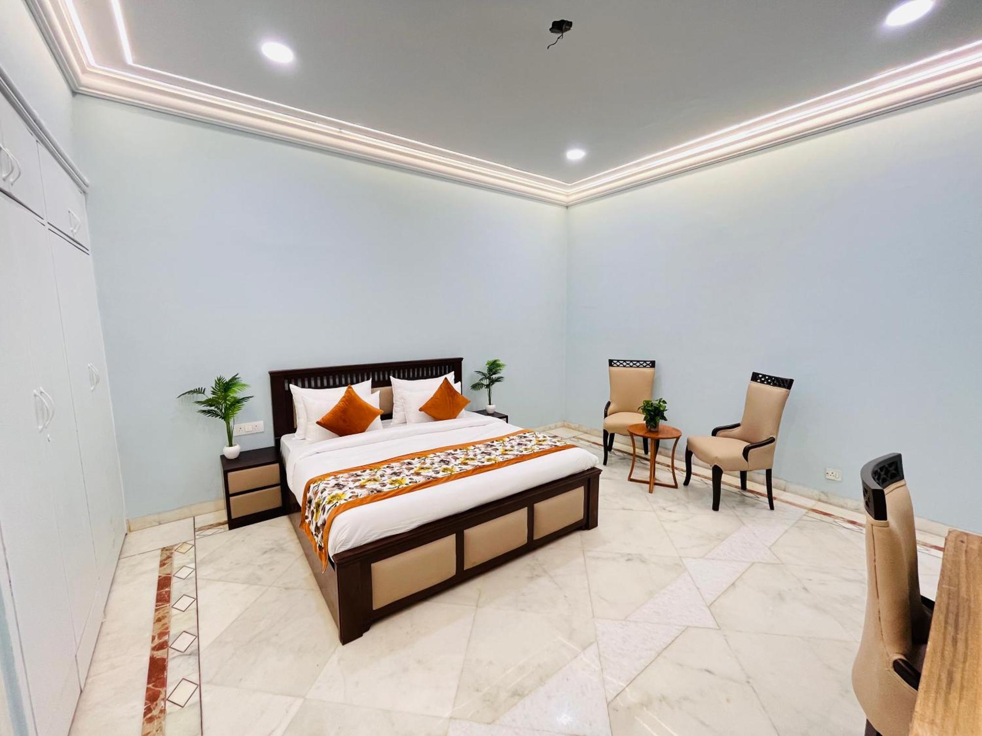 Gulmohar Residency, Hauz Khas New Delhi, Couple Friendly 3* New Delhi
