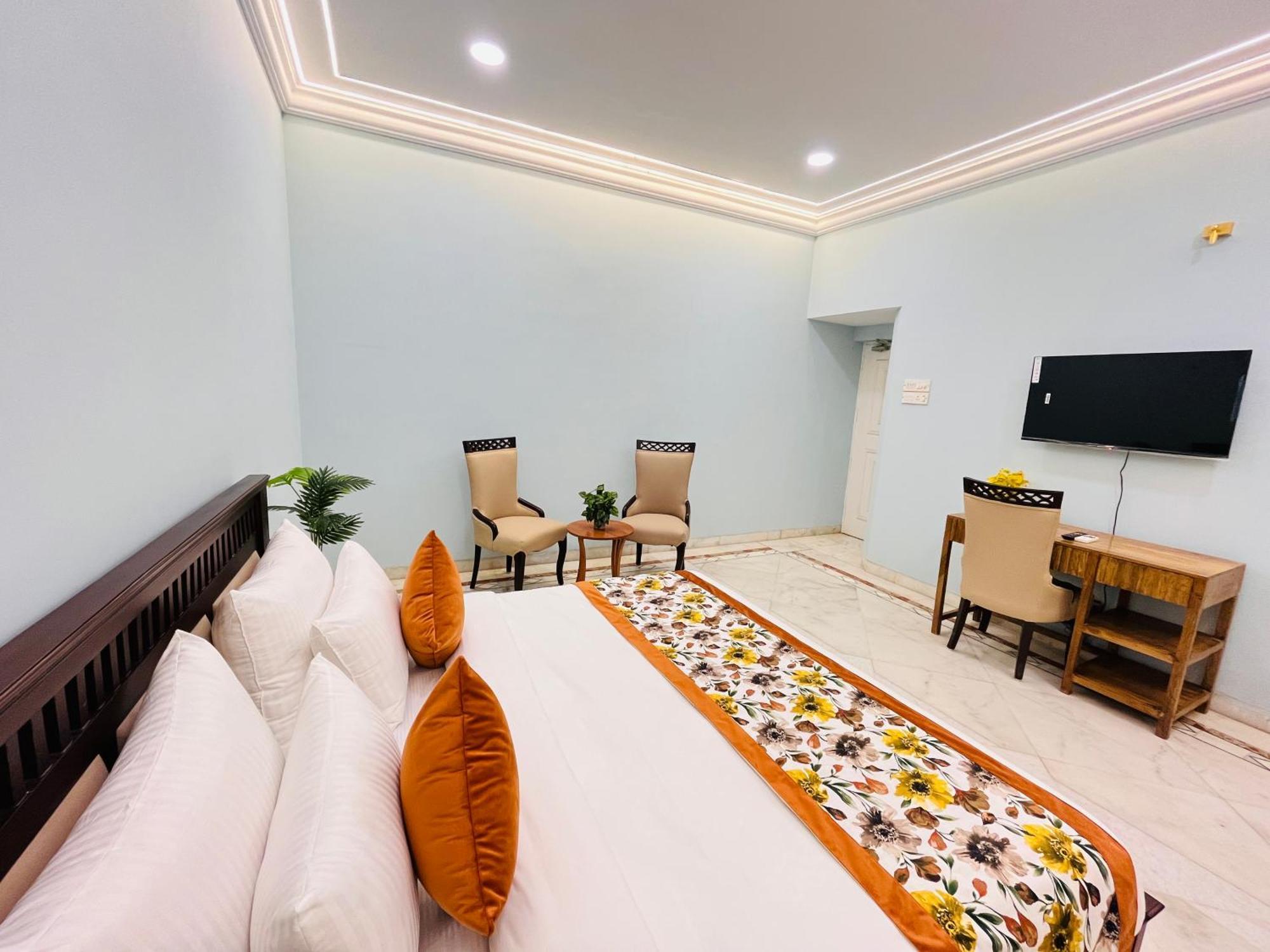 Gulmohar Residency, Hauz Khas New Delhi, Couple Friendly Hotel