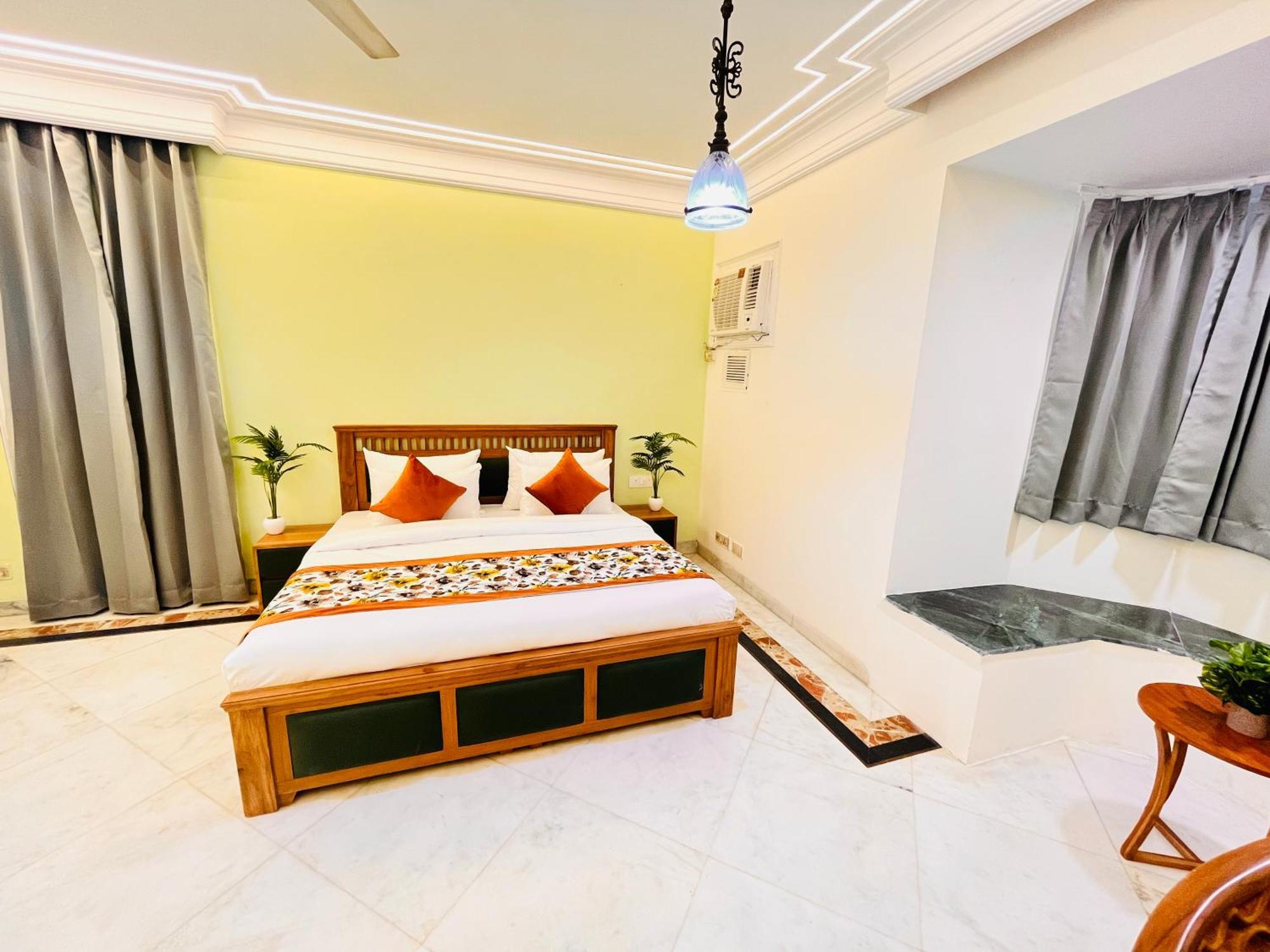 Gulmohar Residency, Hauz Khas New Delhi, Couple Friendly New Delhi