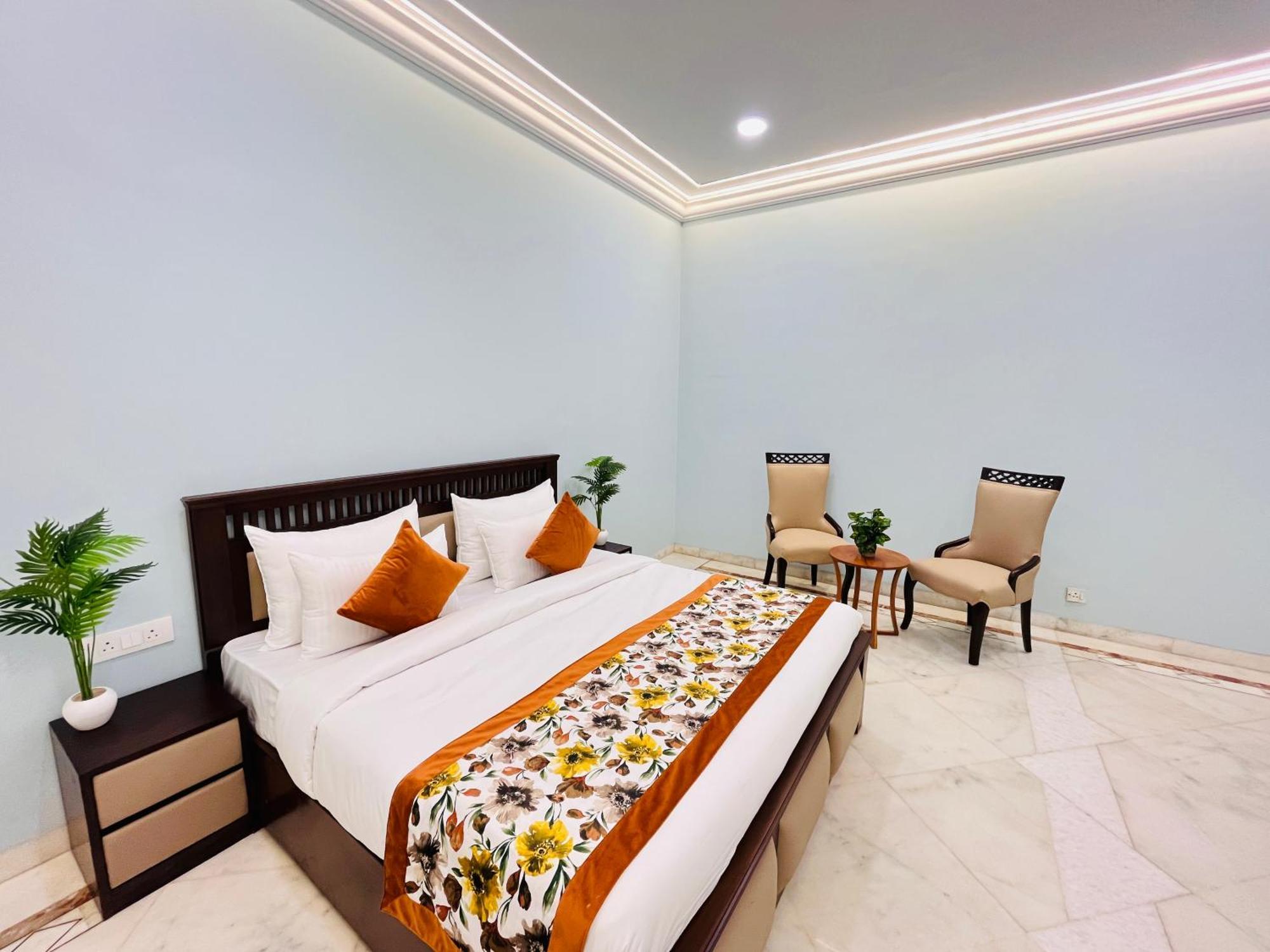 Gulmohar Residency, Hauz Khas New Delhi, Couple Friendly Hotel